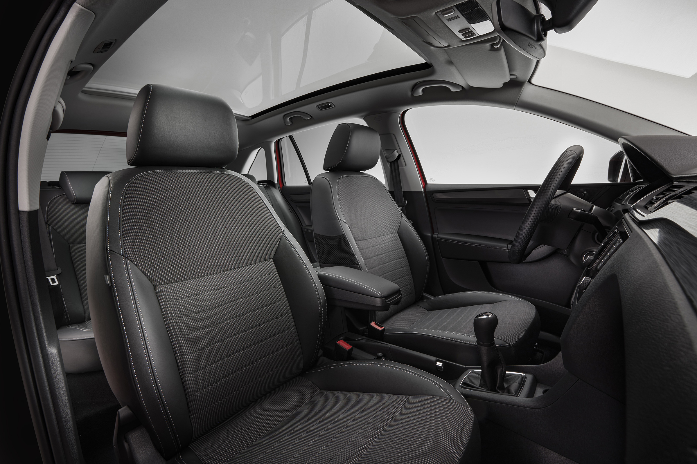 The SE Sport trim level adds a panoramic sunroof and tinted rear windows to the specification list