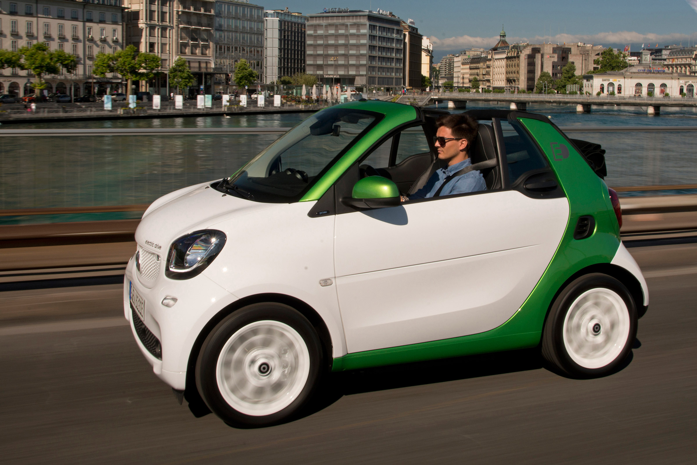 A compact battery pack limits the ForTwo ED Cabrio's range to 96 miles, or around 75 if you are less careful how you drive