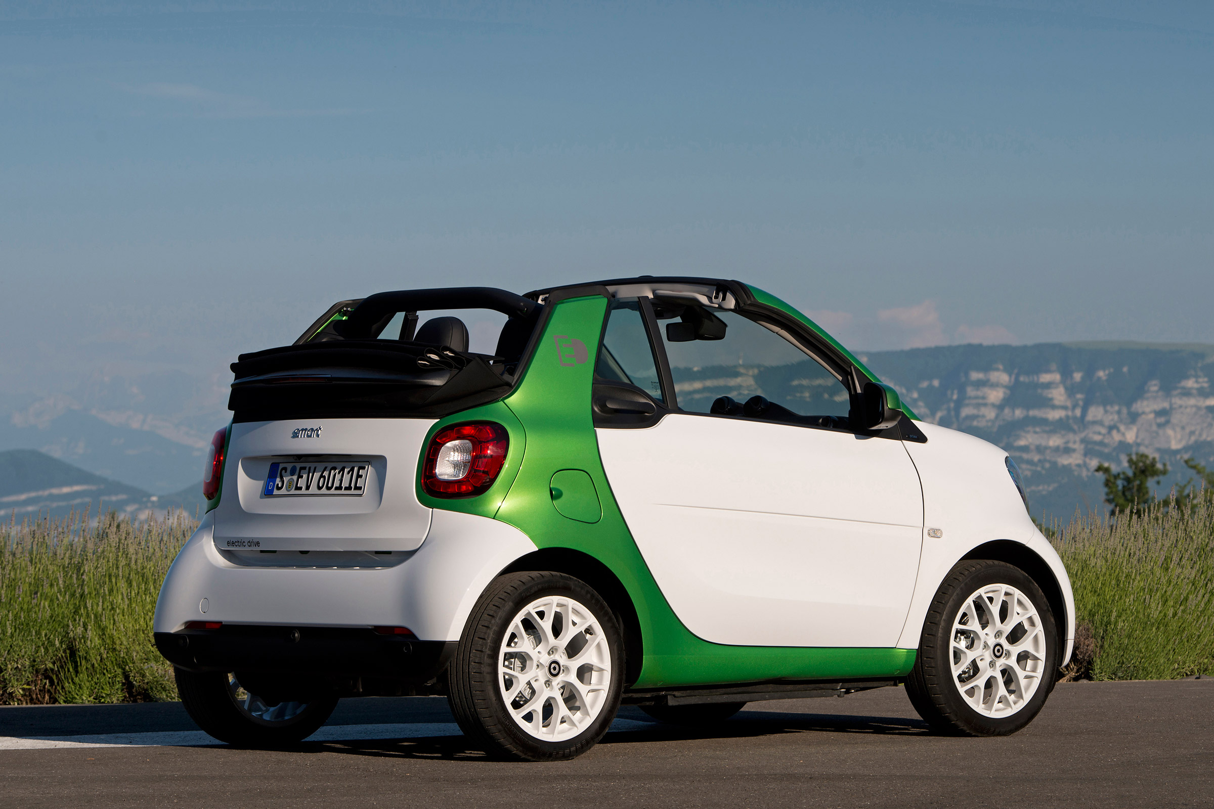 The ForTwo ED Cabrio is well-equipped as standard, with leather upholstery and heated seats, along with reversing sensors