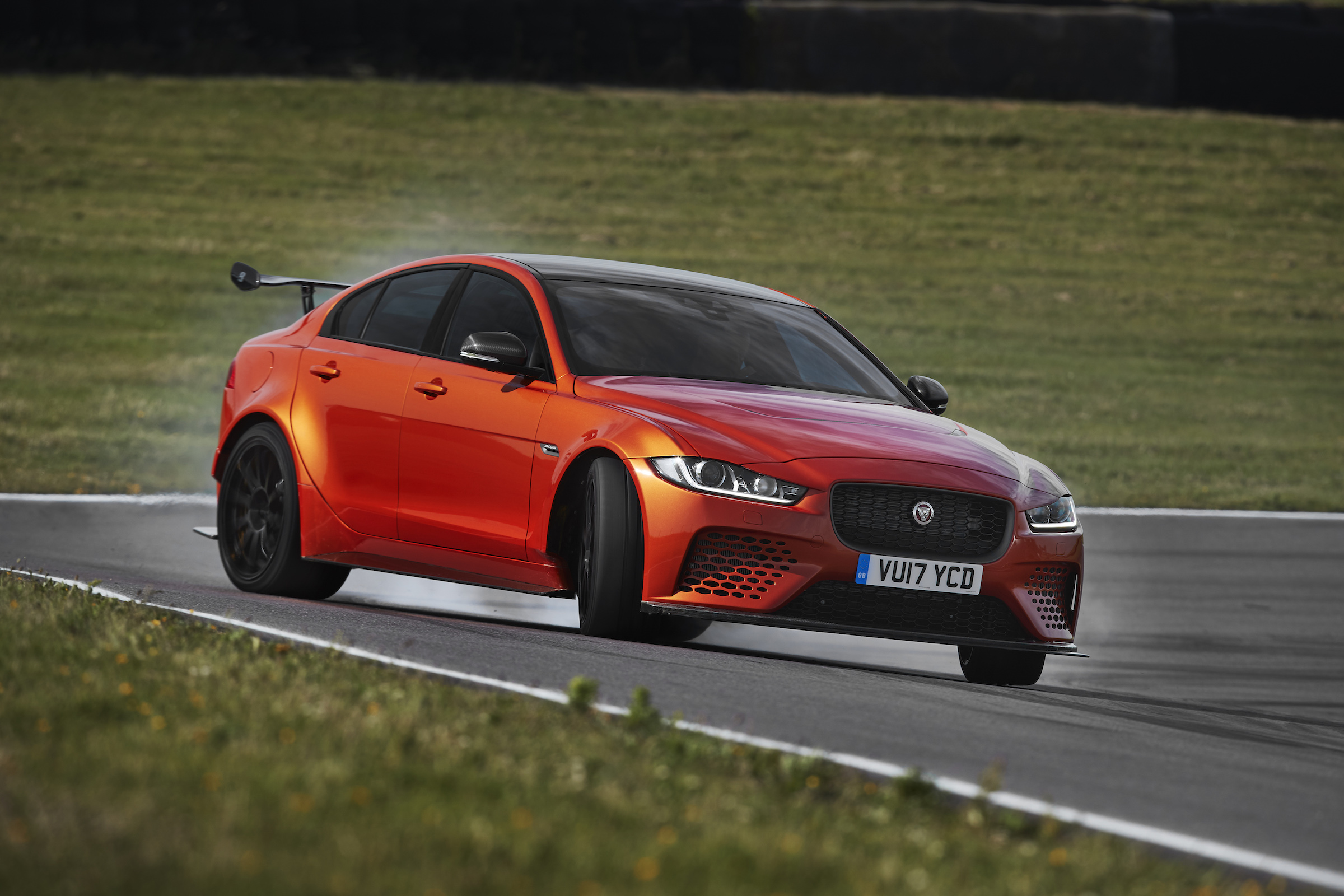 ... and more beside, with a flat underbody for improved aerodynamics