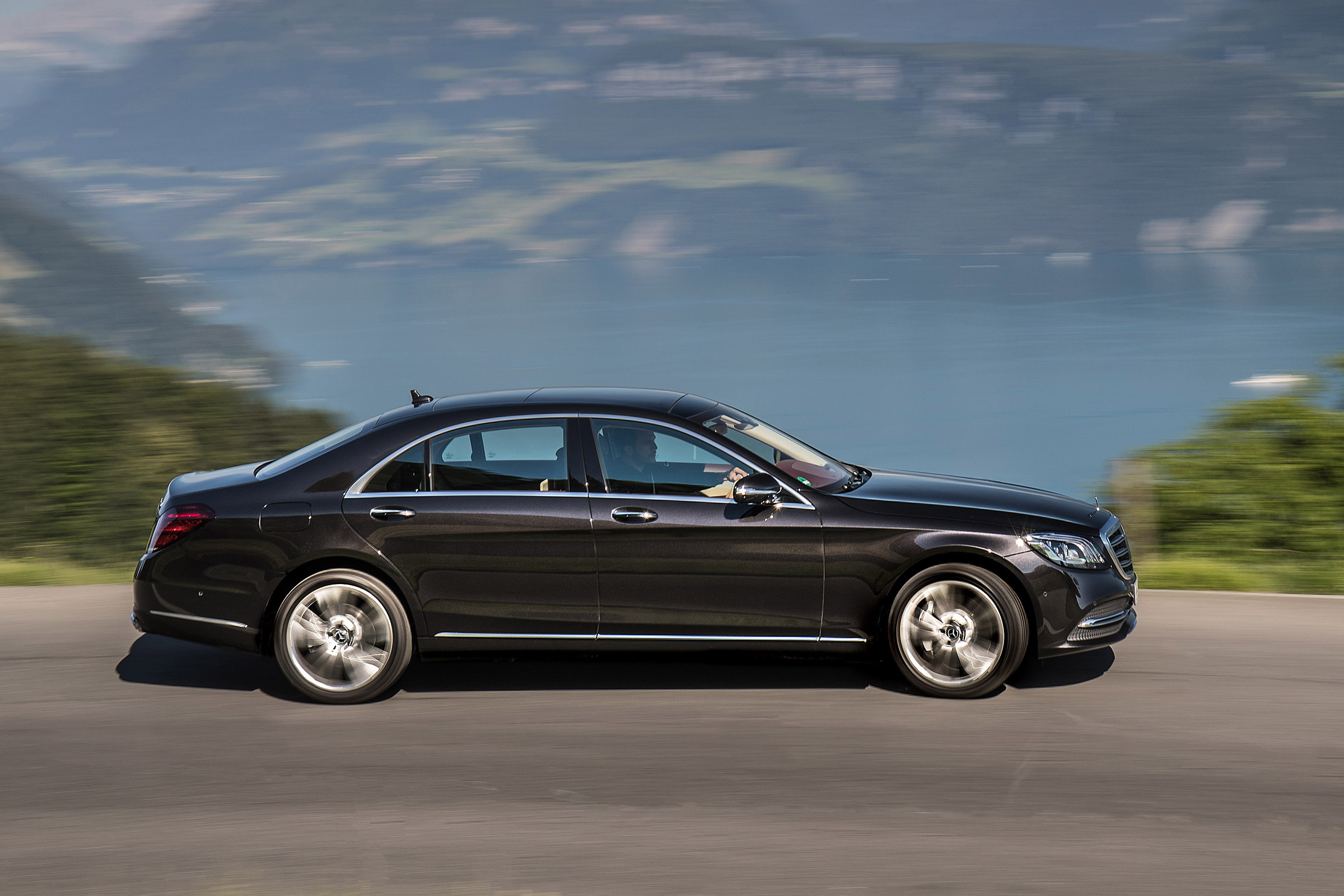 Its 3.0-litre V6 diesel engine makes way for a new straight-six diesel with greater refinement
