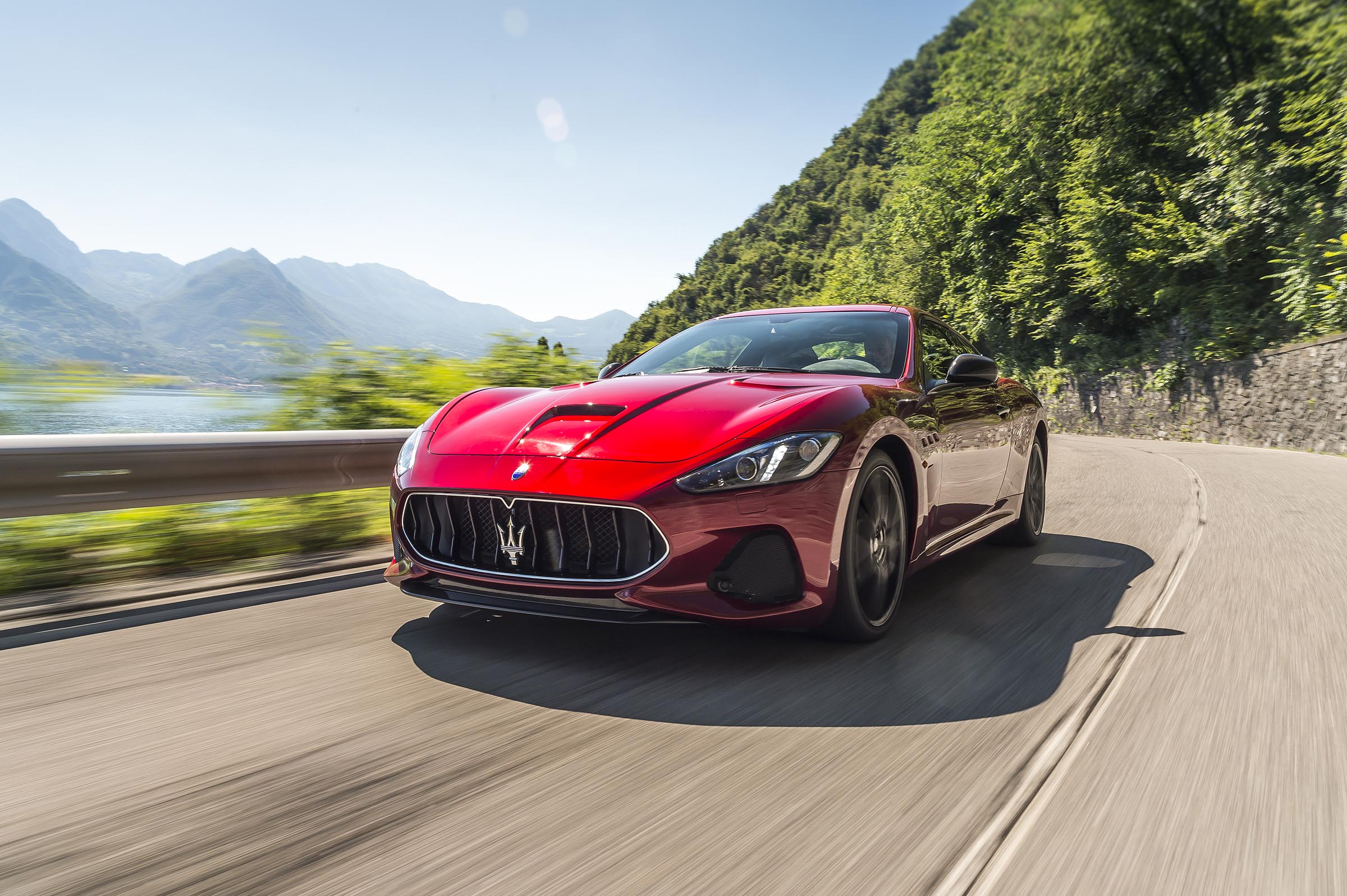 Maserati GranTurismo coupe front tracking