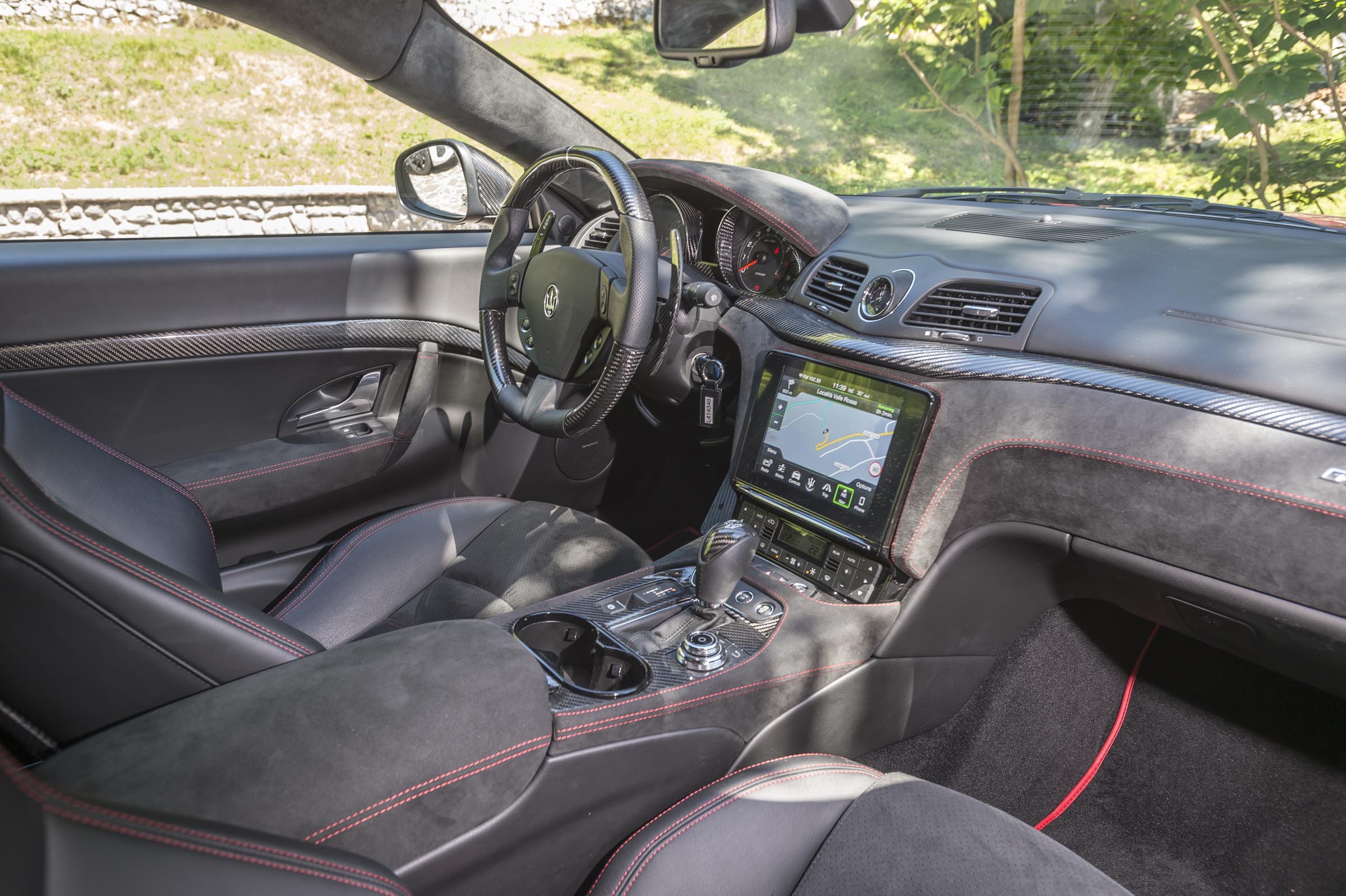 Maserati GranTurismo coupe dashboard