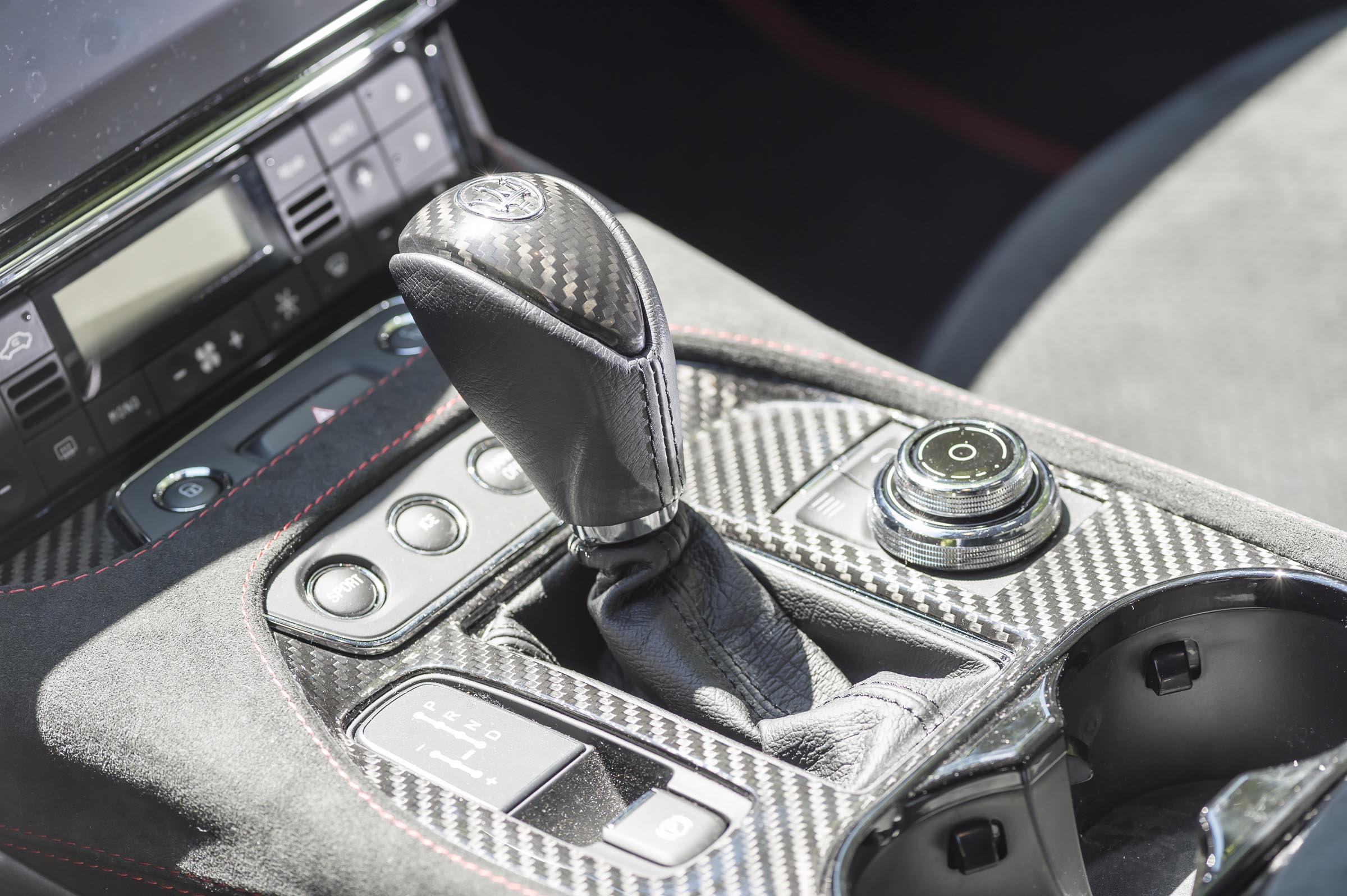 Maserati GranTurismo coupe centre console