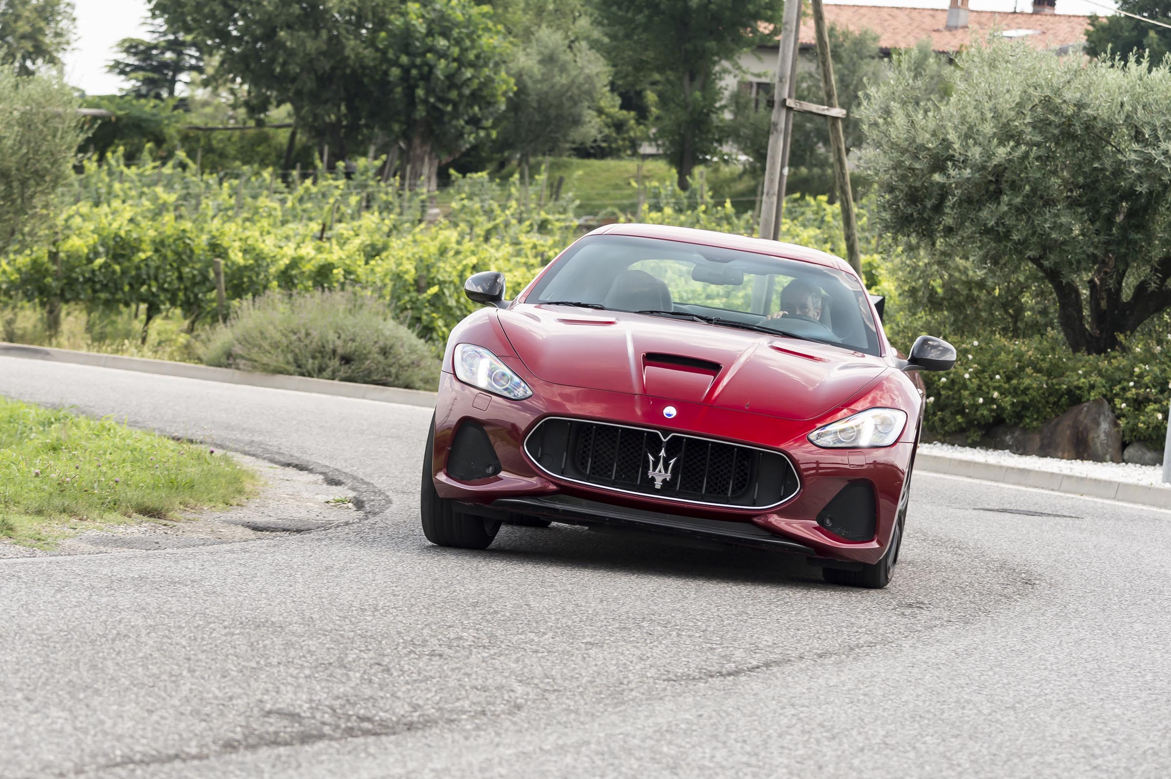 Maserati GranTurismo coupe front cornering