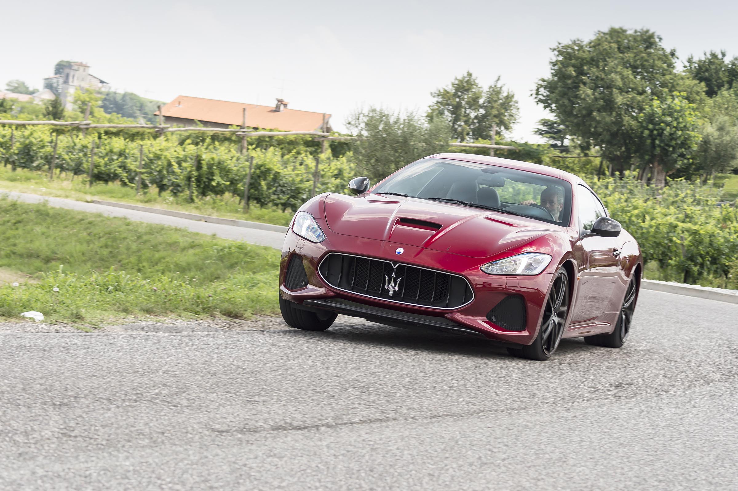 Maserati GranTurismo coupe front 3/4 cornering