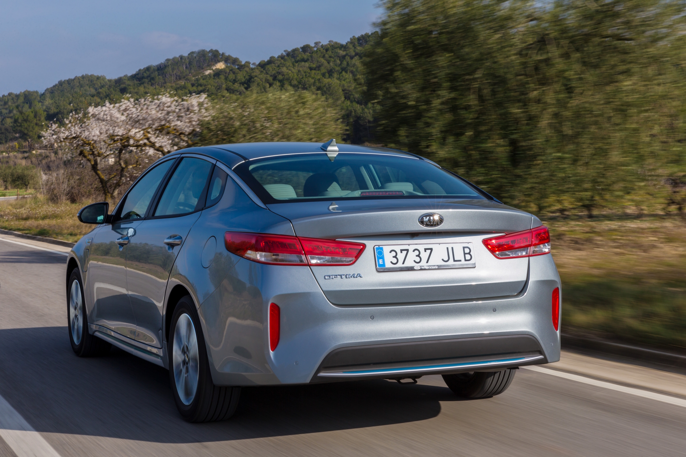 CO2 emissions are also very low, placing the Optima PHEV in the lowest BiK band for business users 