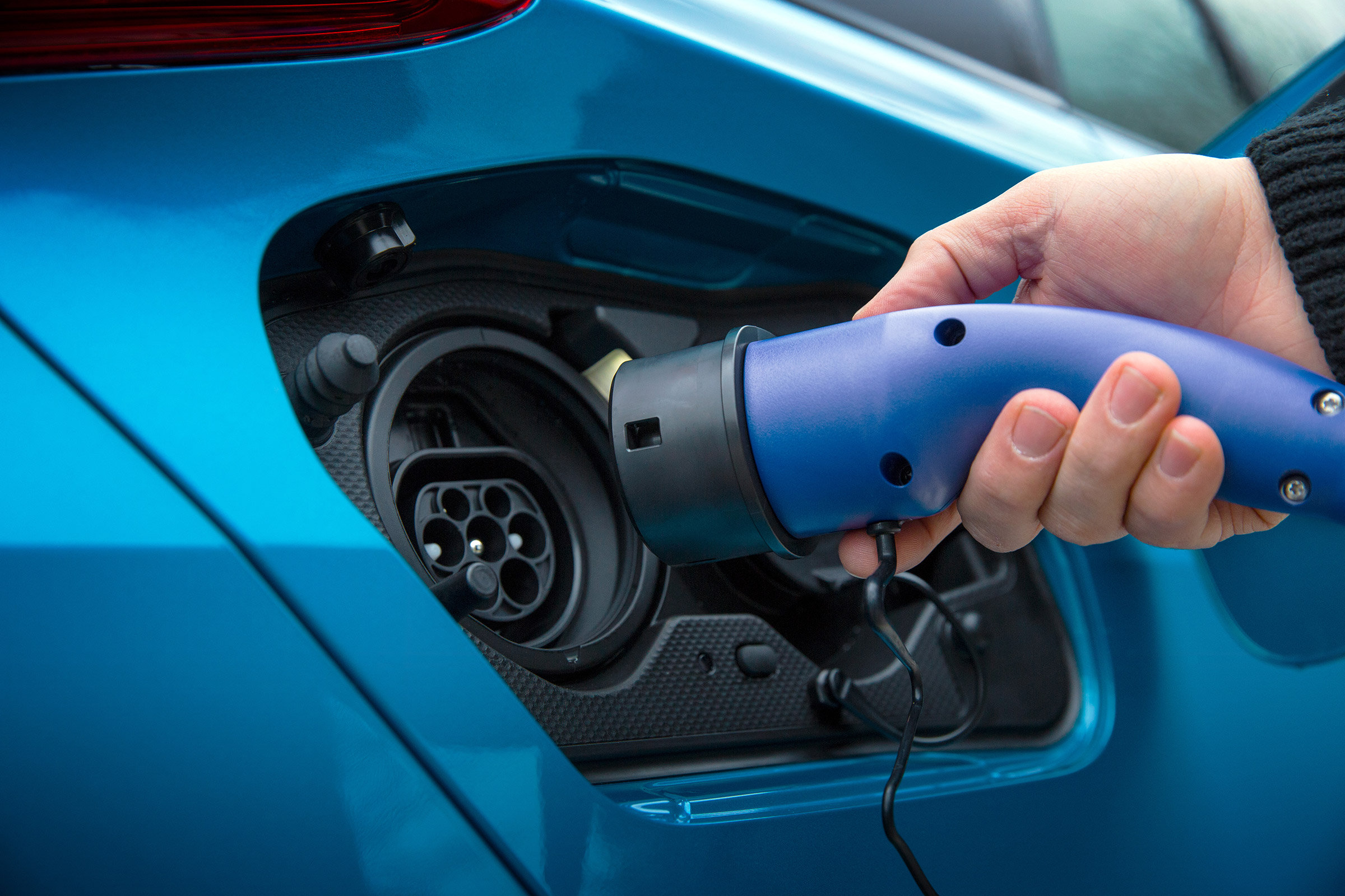 Plug-in vehicle charger lead