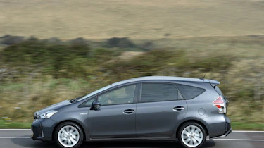 Toyota Prius+ MPV side panning