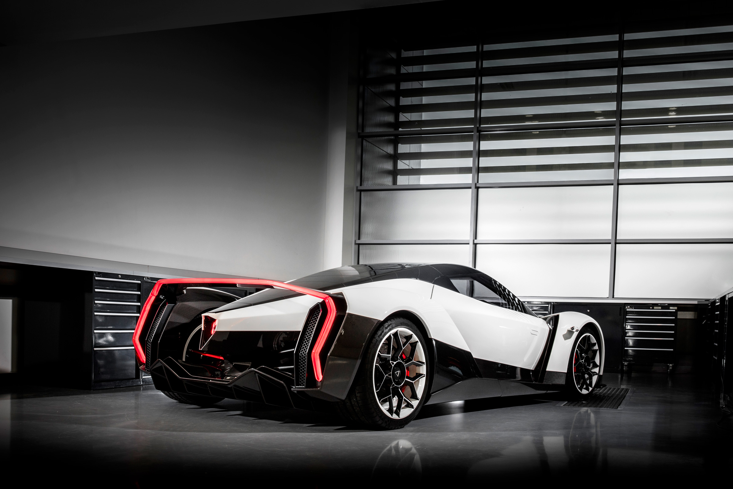 Its's powertrain has been co-developed by Williams Advanced Engineering - of Williams F1 fame