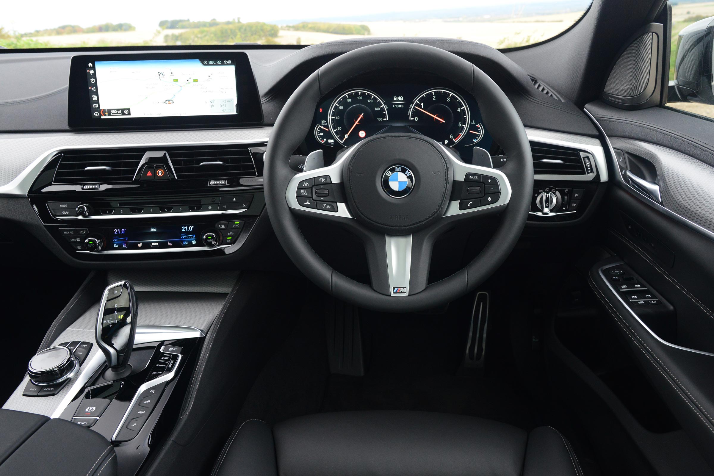 The 6 Series GT shares its dashboard with the BMW 5 Series. It’s very well made and features great quality materials