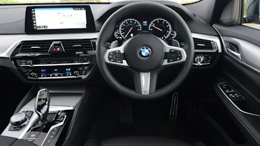 The 6 Series GT shares its dashboard with the BMW 5 Series. It’s very well made and features great quality materials