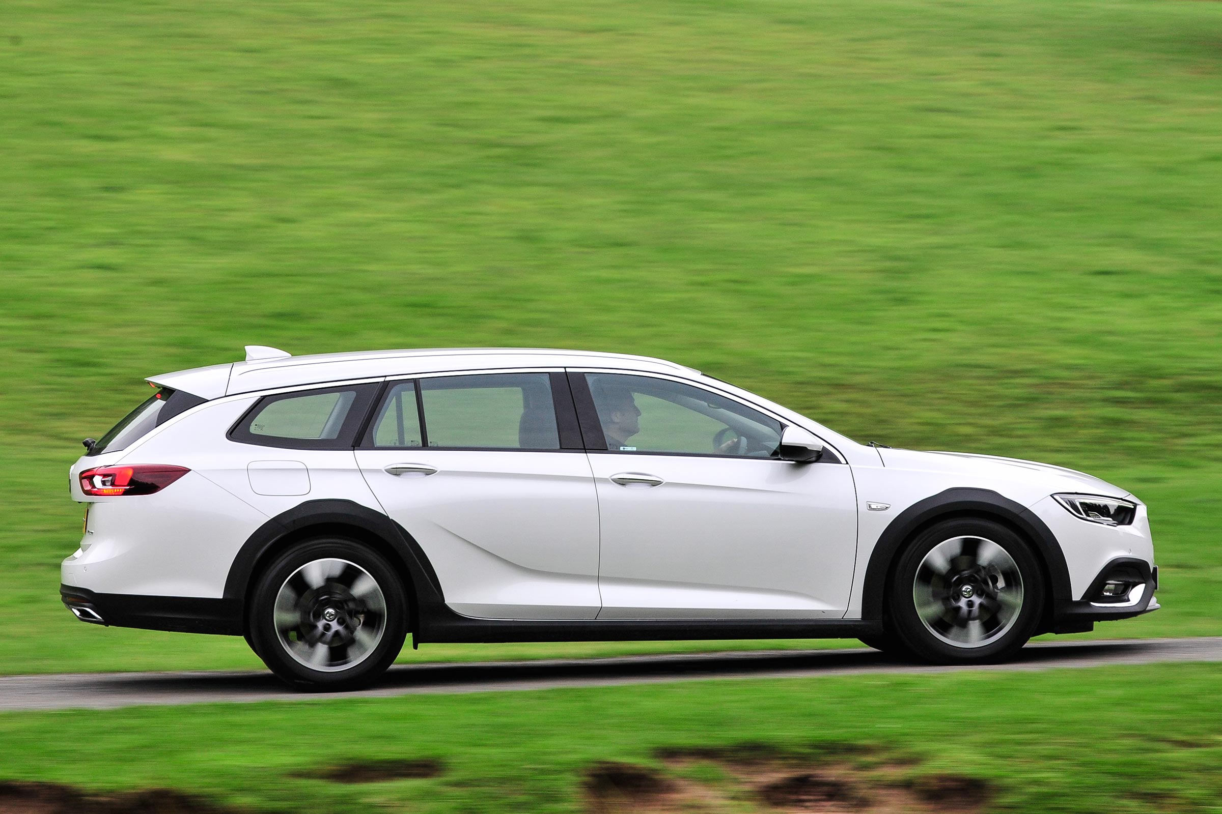 There’s good performance on offer from the car’s 2.0-litre diesel engine, but four-wheel-drive models are thirsty