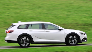 There’s good performance on offer from the car’s 2.0-litre diesel engine, but four-wheel-drive models are thirsty