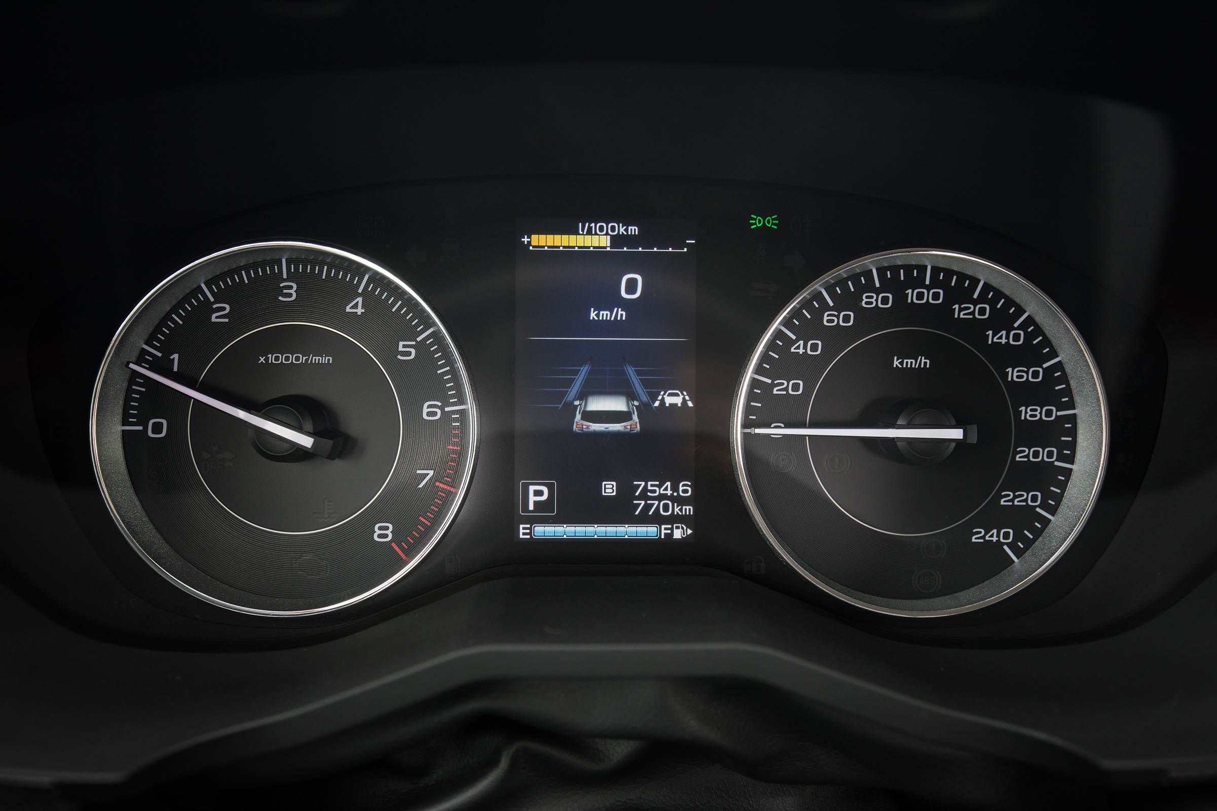 Instrumentation is clear and the central screen offers additional driving information