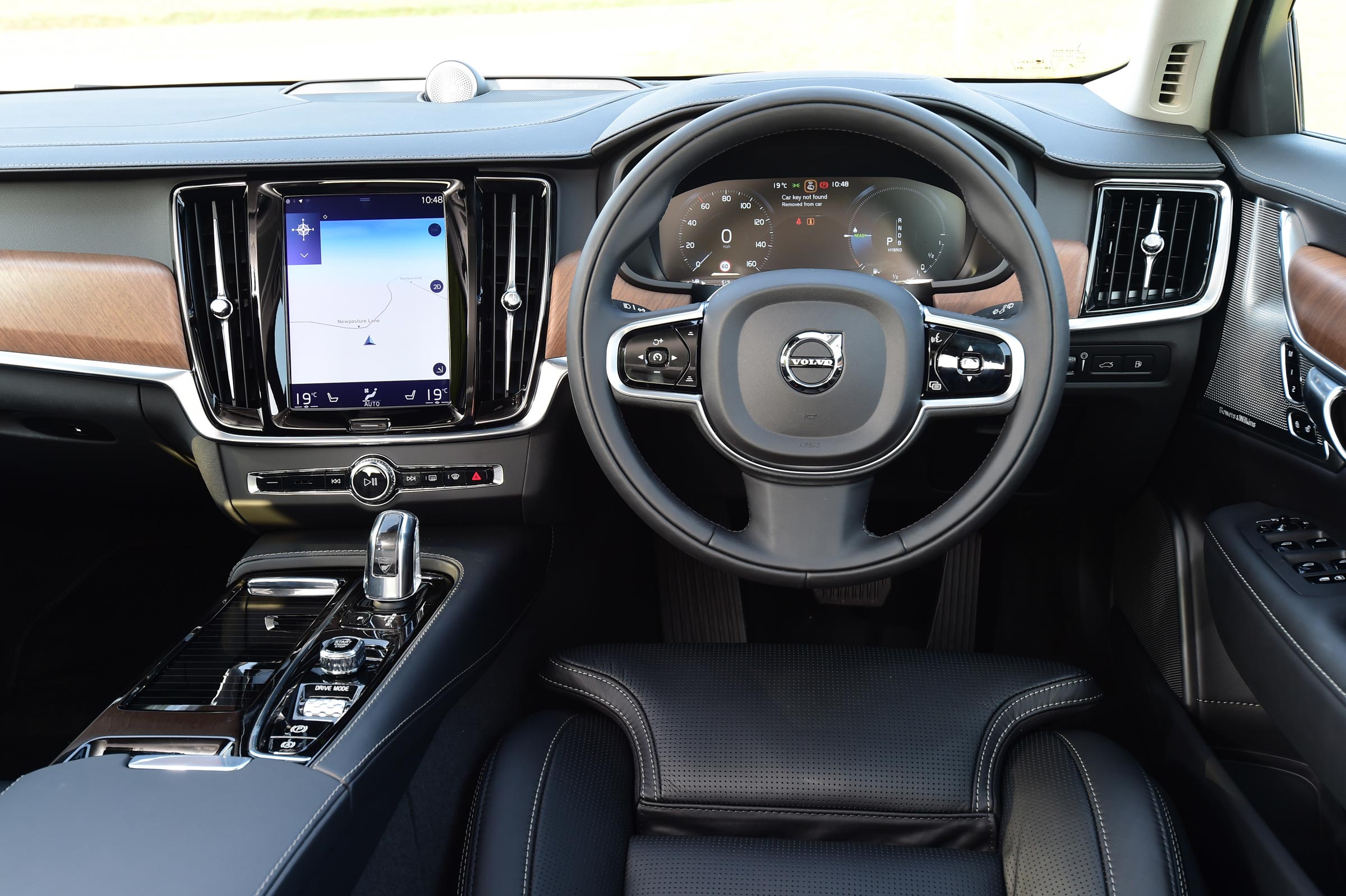 The V90 T8’s interior is luxurious, well designed and made from quality materials