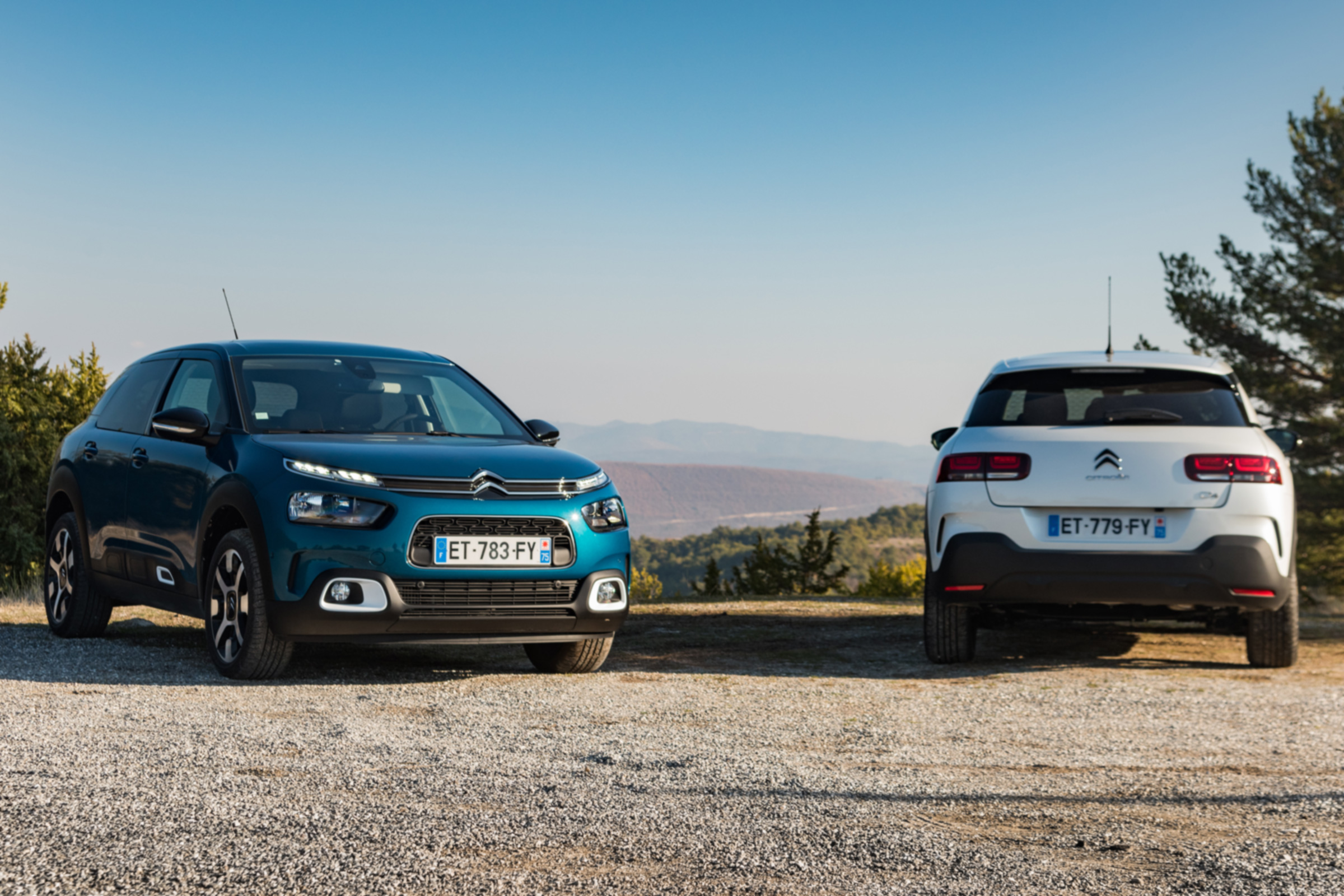 Autonomous emergency braking and the world’s first roof-fitted airbag is standard across the range