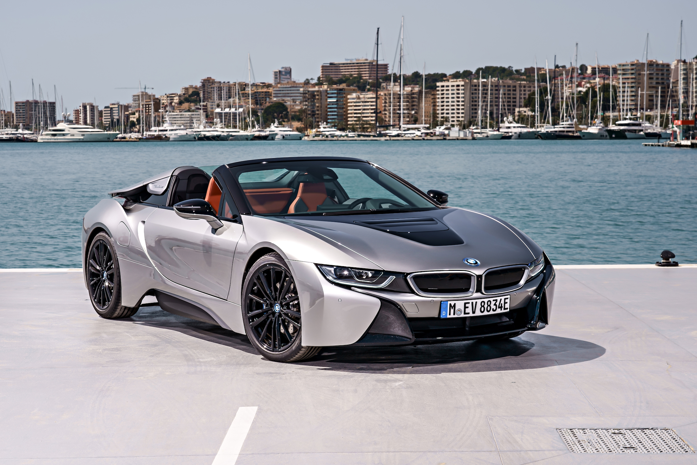 ...and the i8 Roadster takes it to the next level.