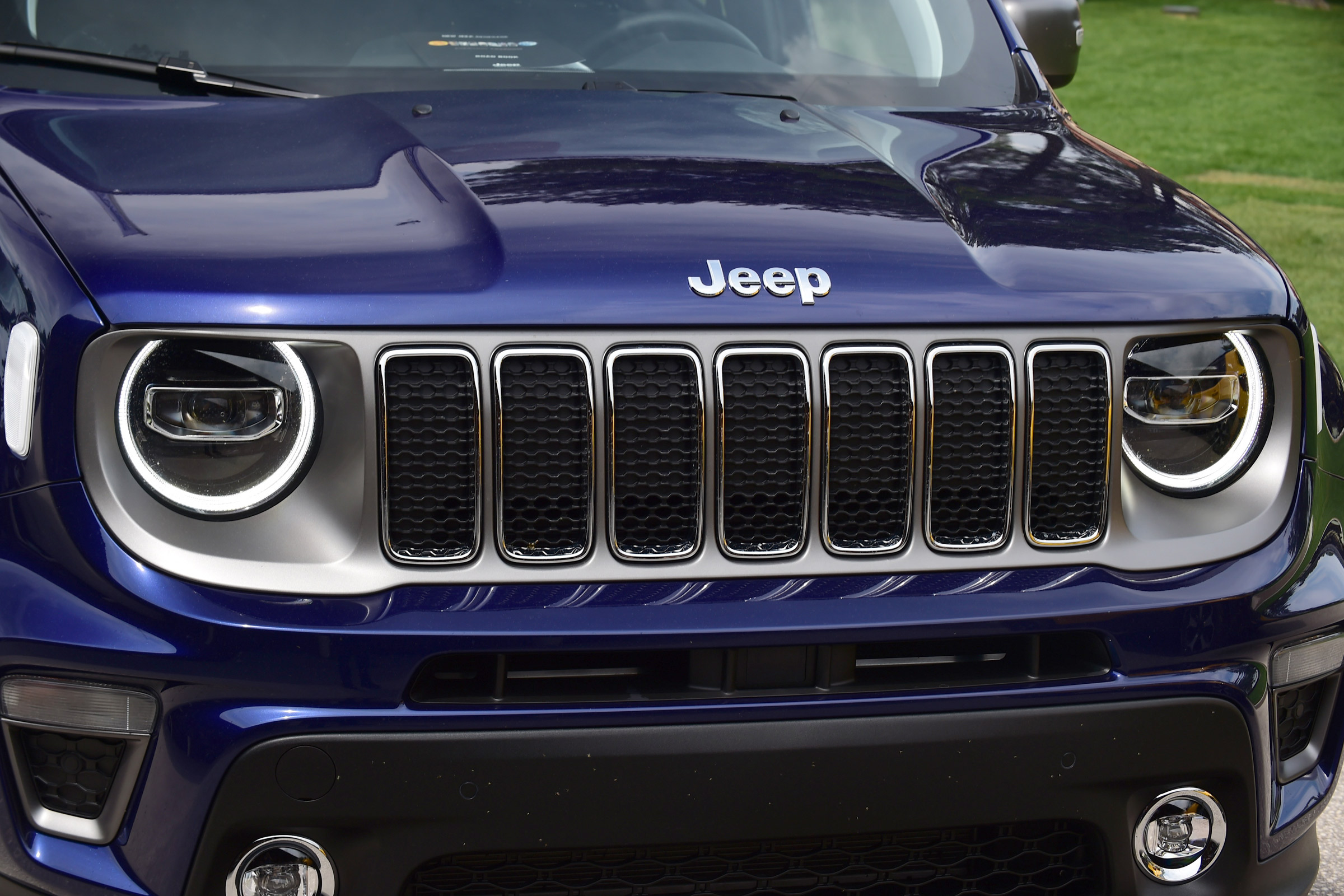 Jeep Renegade grille