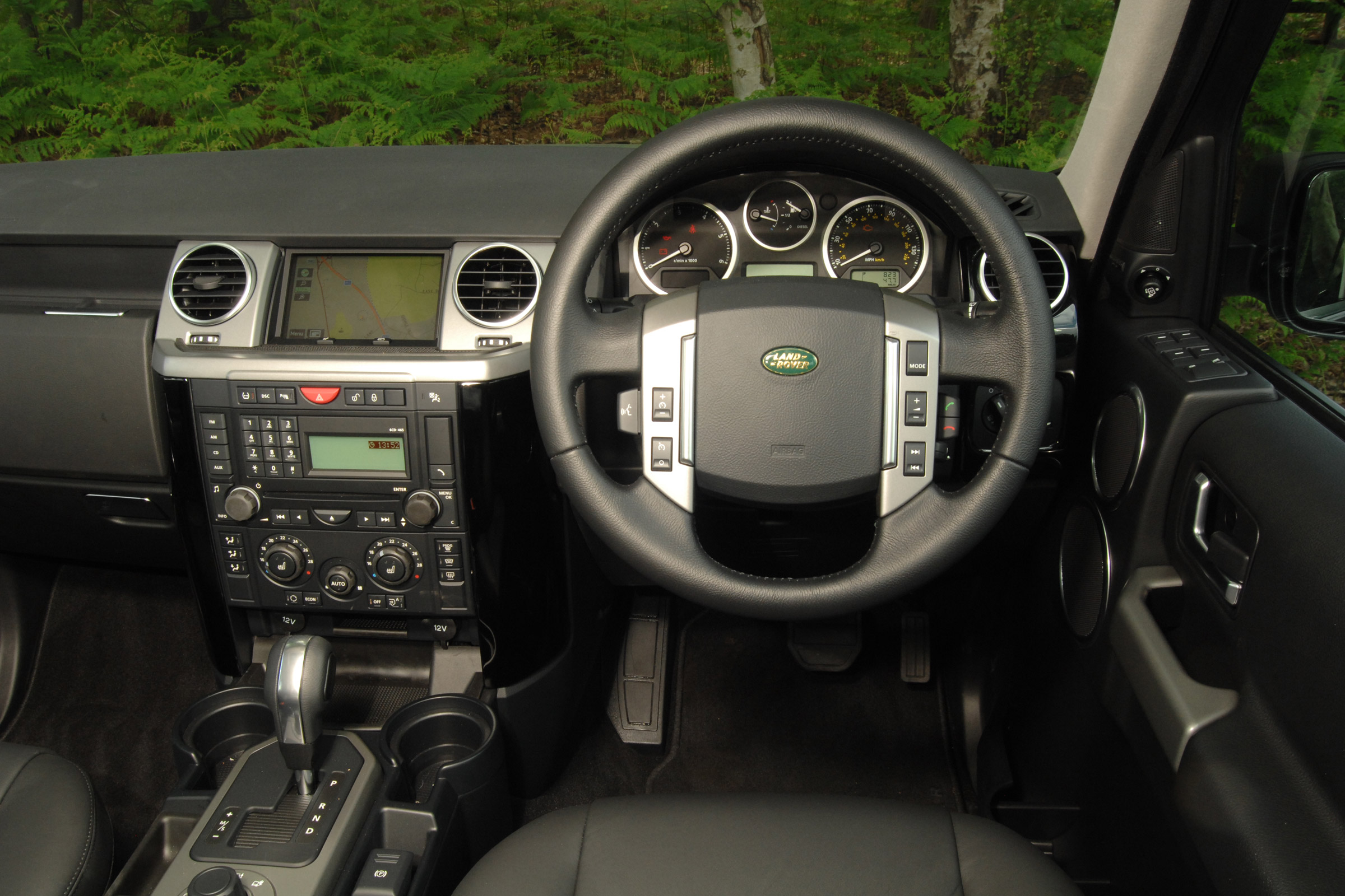 used land rover discovery interior