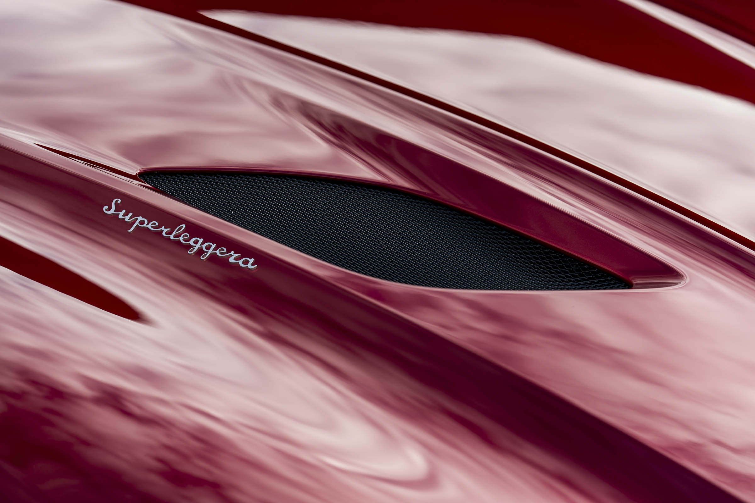 Aston Martin DBS Superleggera bonnet