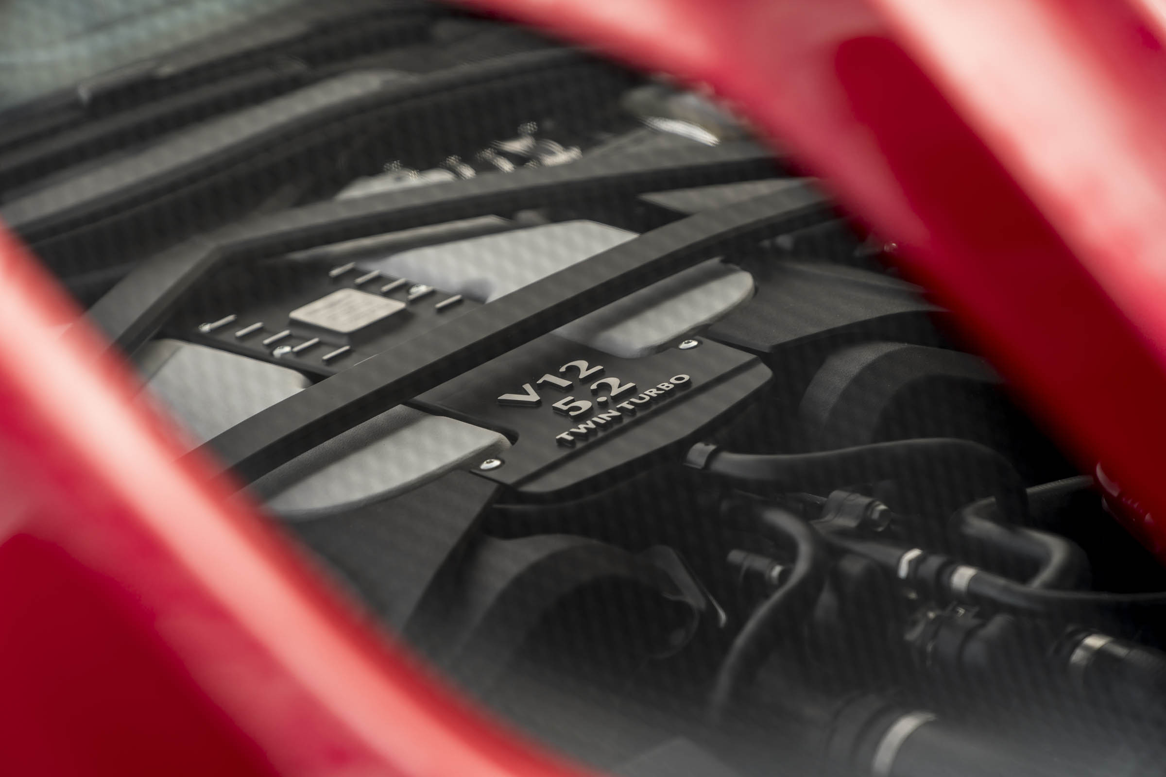 Aston Martin DBS Superleggera engine