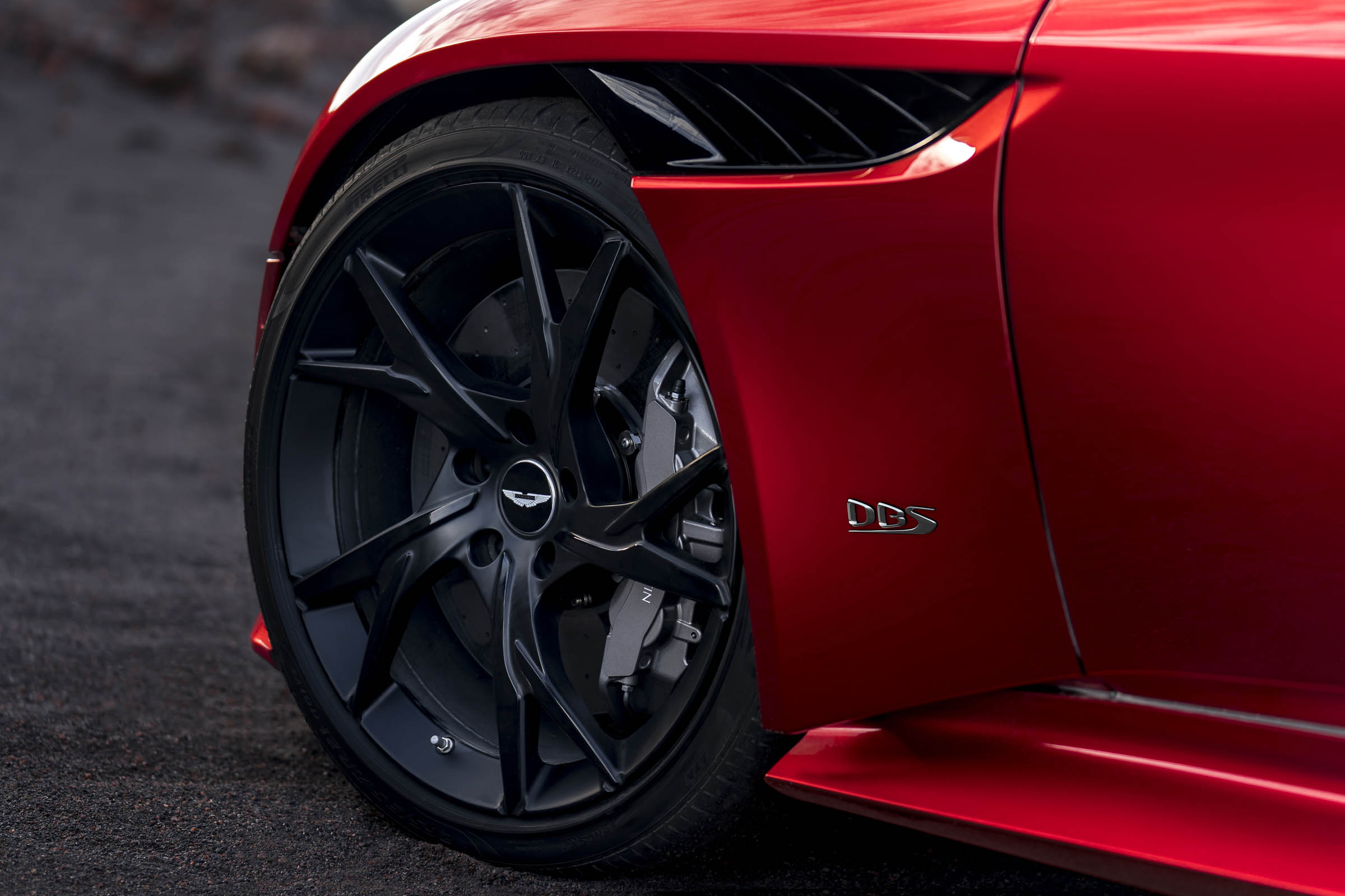 Aston Martin DBS Superleggera wheel