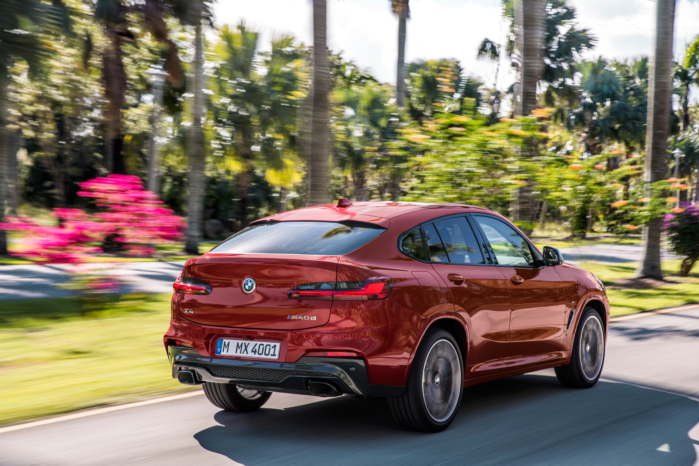 BMW X4 tracking shot, front left