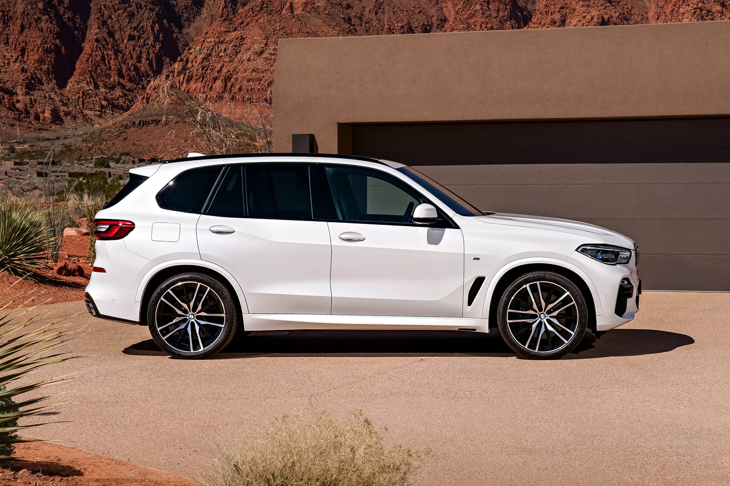 BMW X5 static side