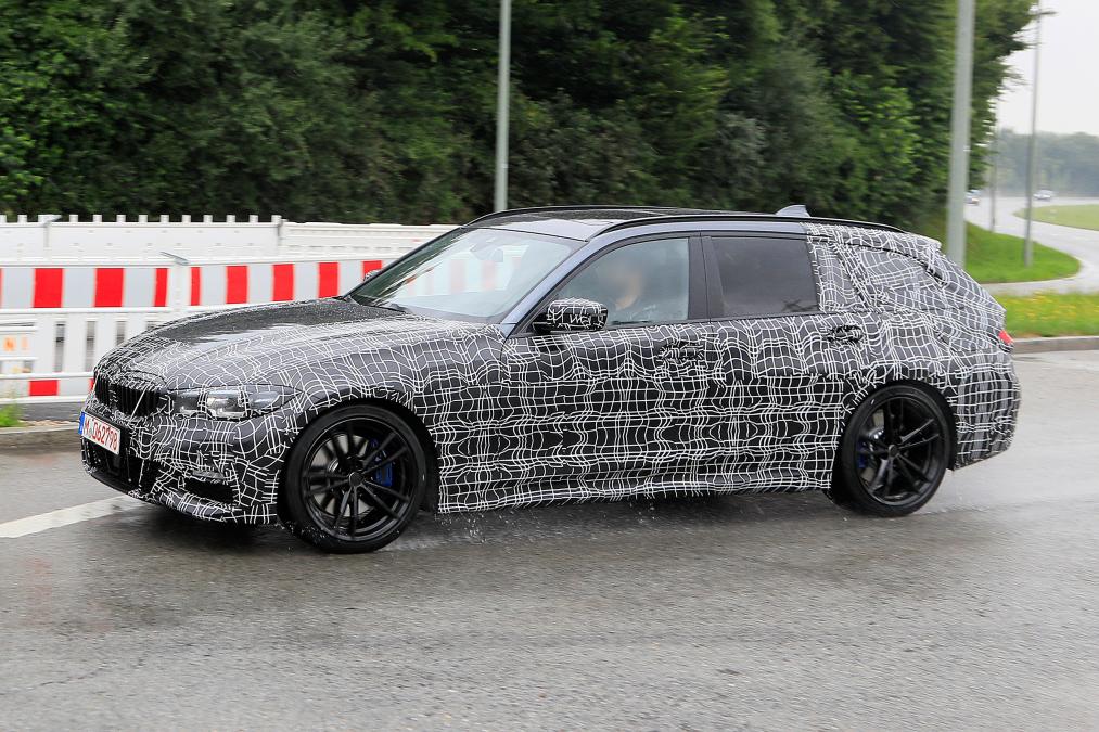 BMW 3 Series Estate side tracking spy shot