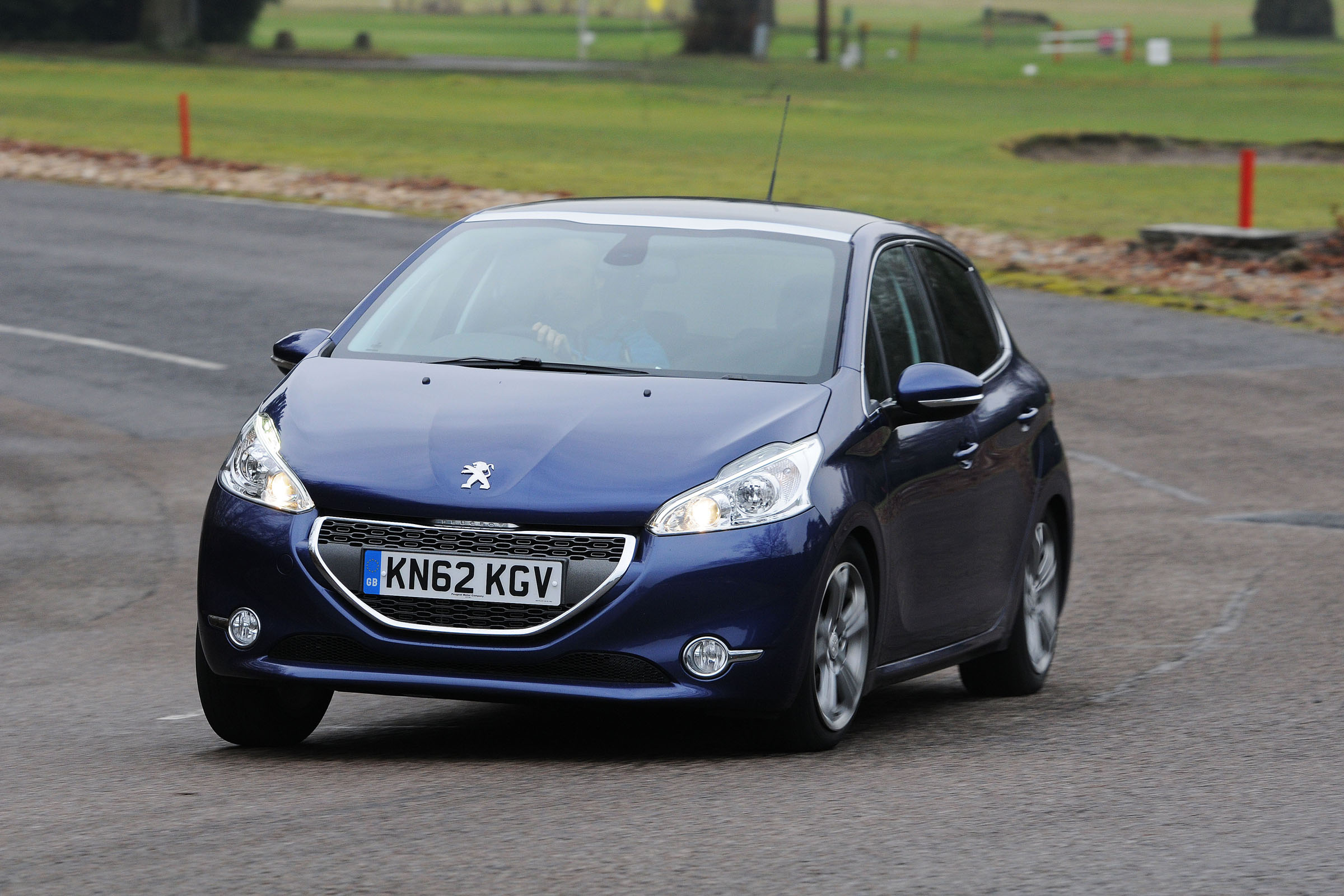 Peugeot 208 front