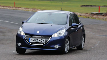 Peugeot 208 front