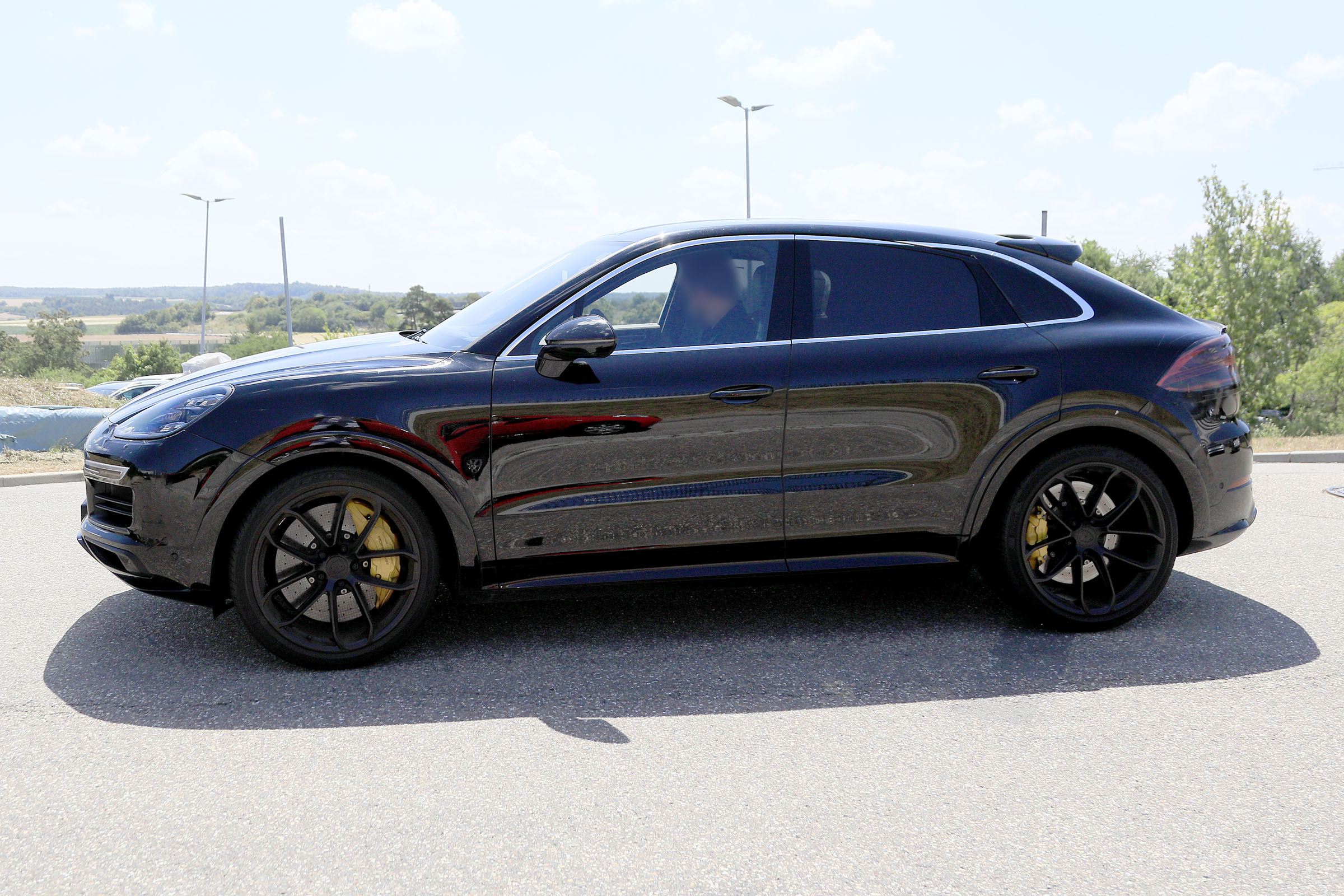 2019 Porsche Cayenne Coupe side