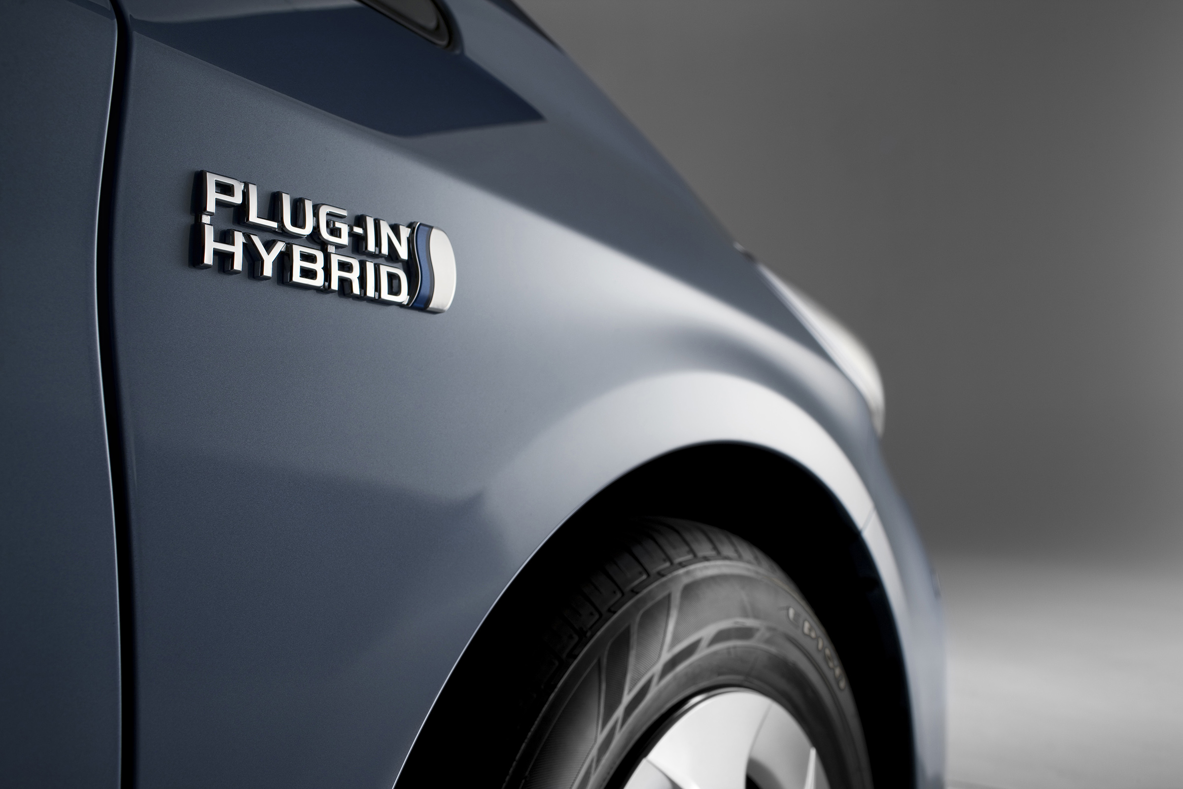 What is a hybrid car?