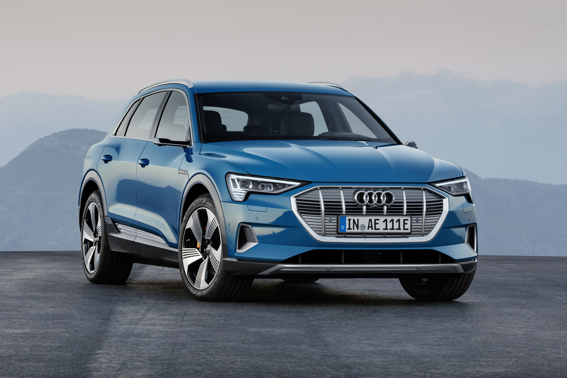 Audi e-tron front
