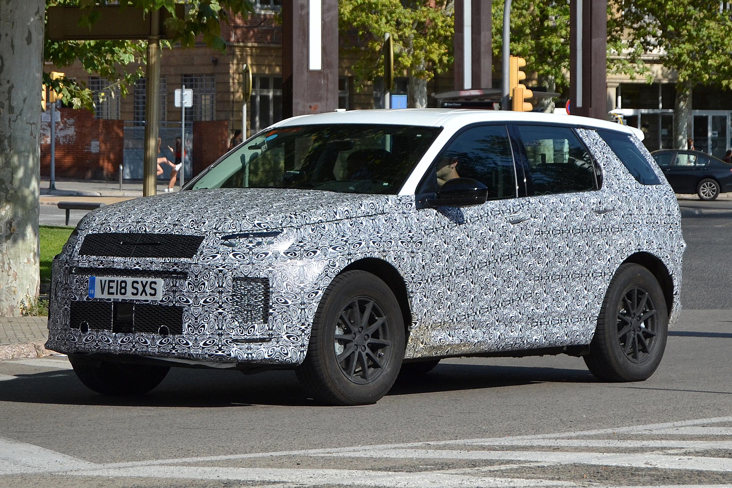 2019 Land Rover Discovery Sport front spy shot
