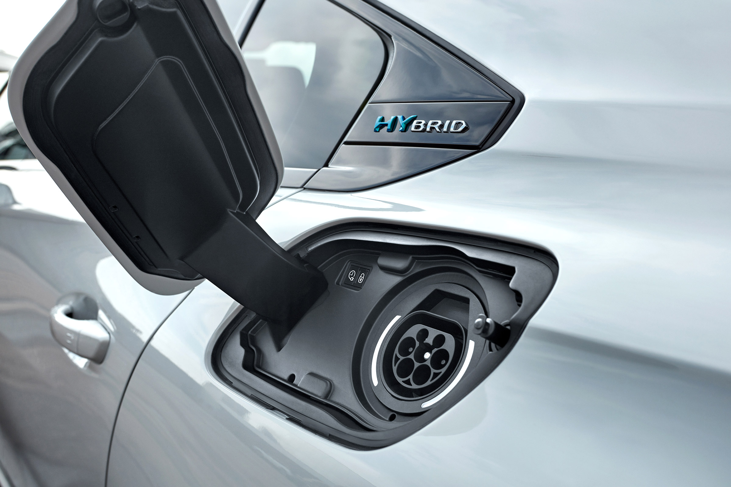 Peugeot 508 plug-in hybrid charging port