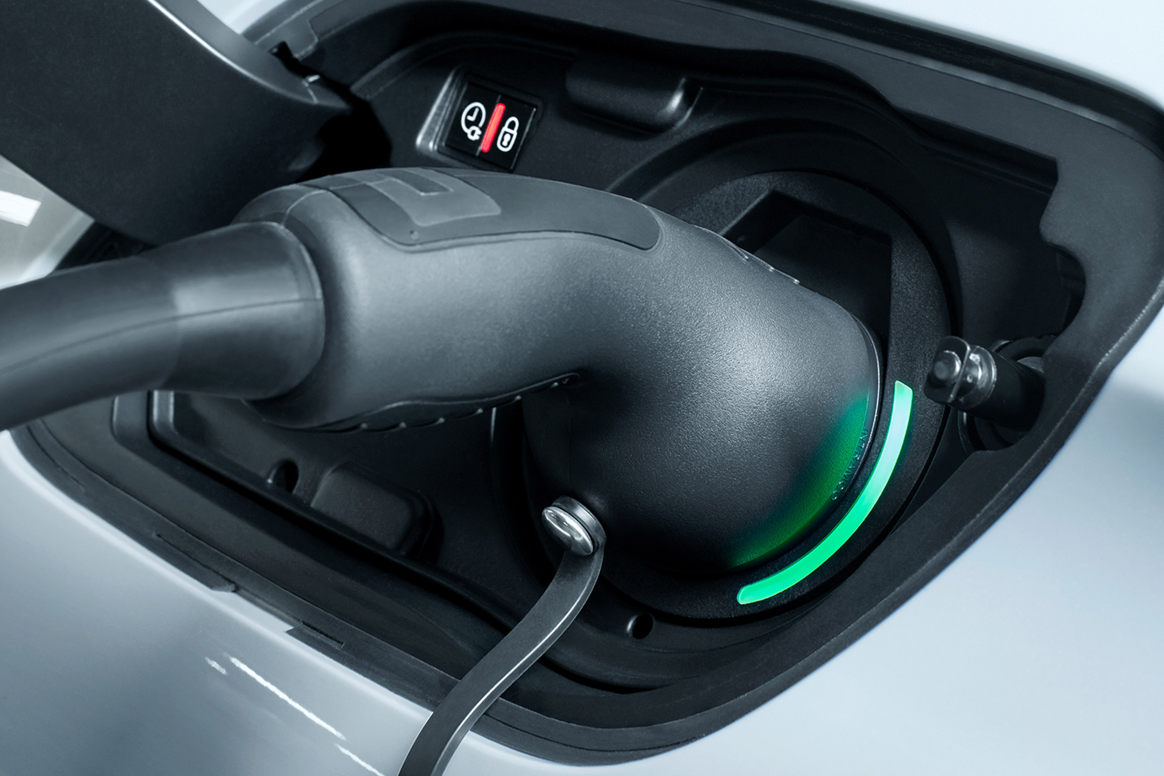 Peugeot 508 plug-in hybrid charger