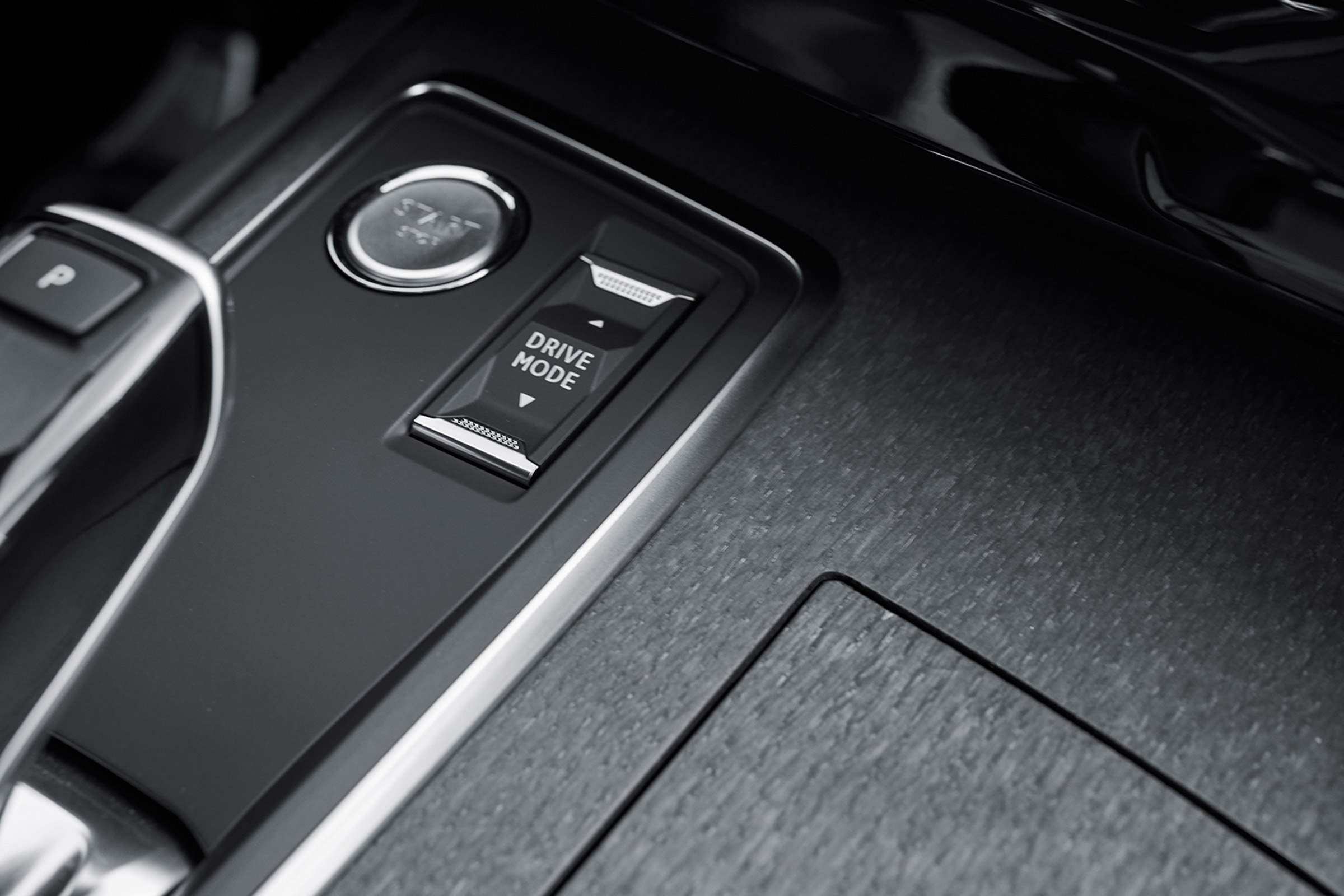 Peugeot 508 plug-in hybrid interior details