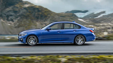BMW 3 Series 2019 interior side profile tracking