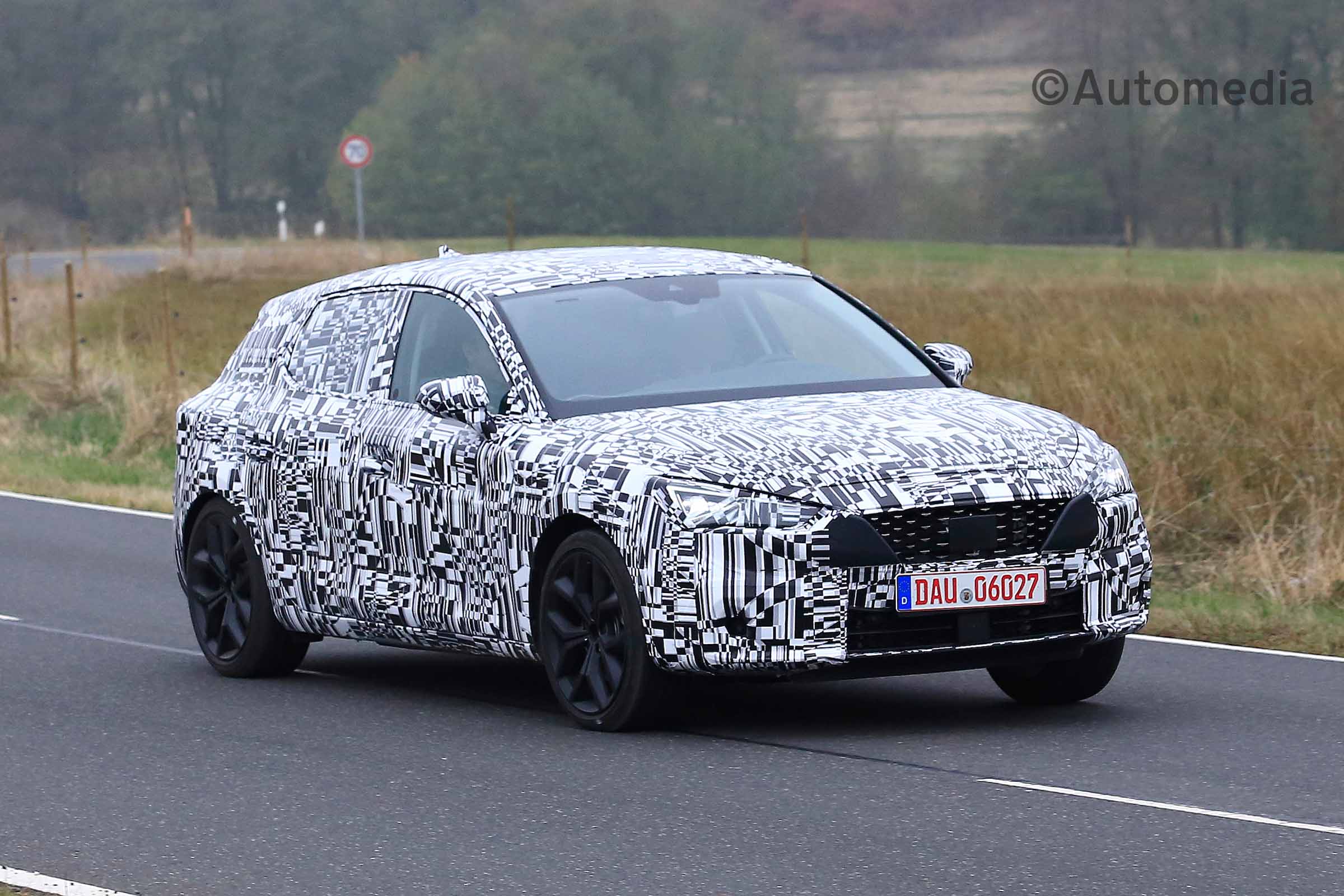 SEAT Leon 2019 tracking spy shot