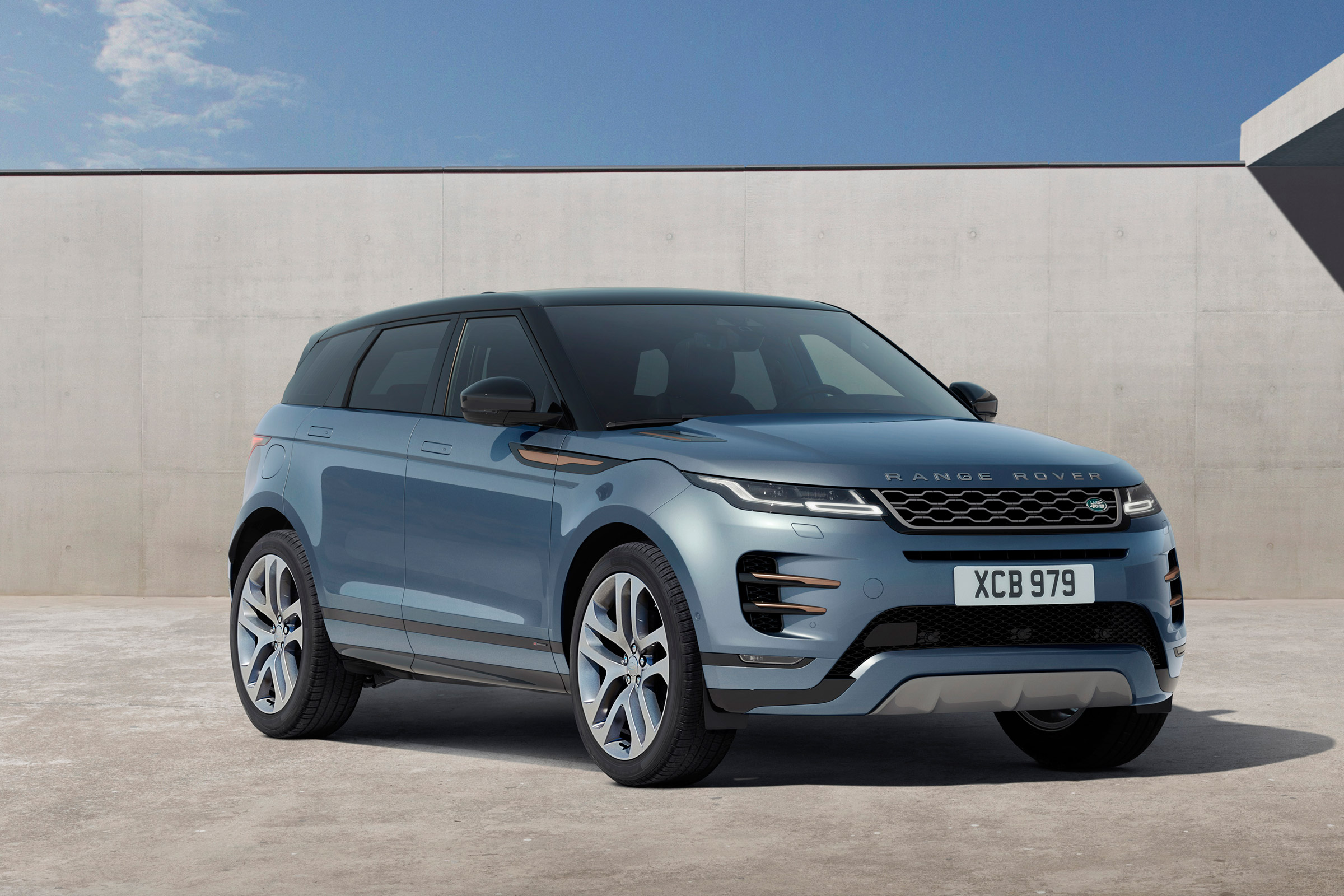 New Range Rover Evoque 2019 reveal front