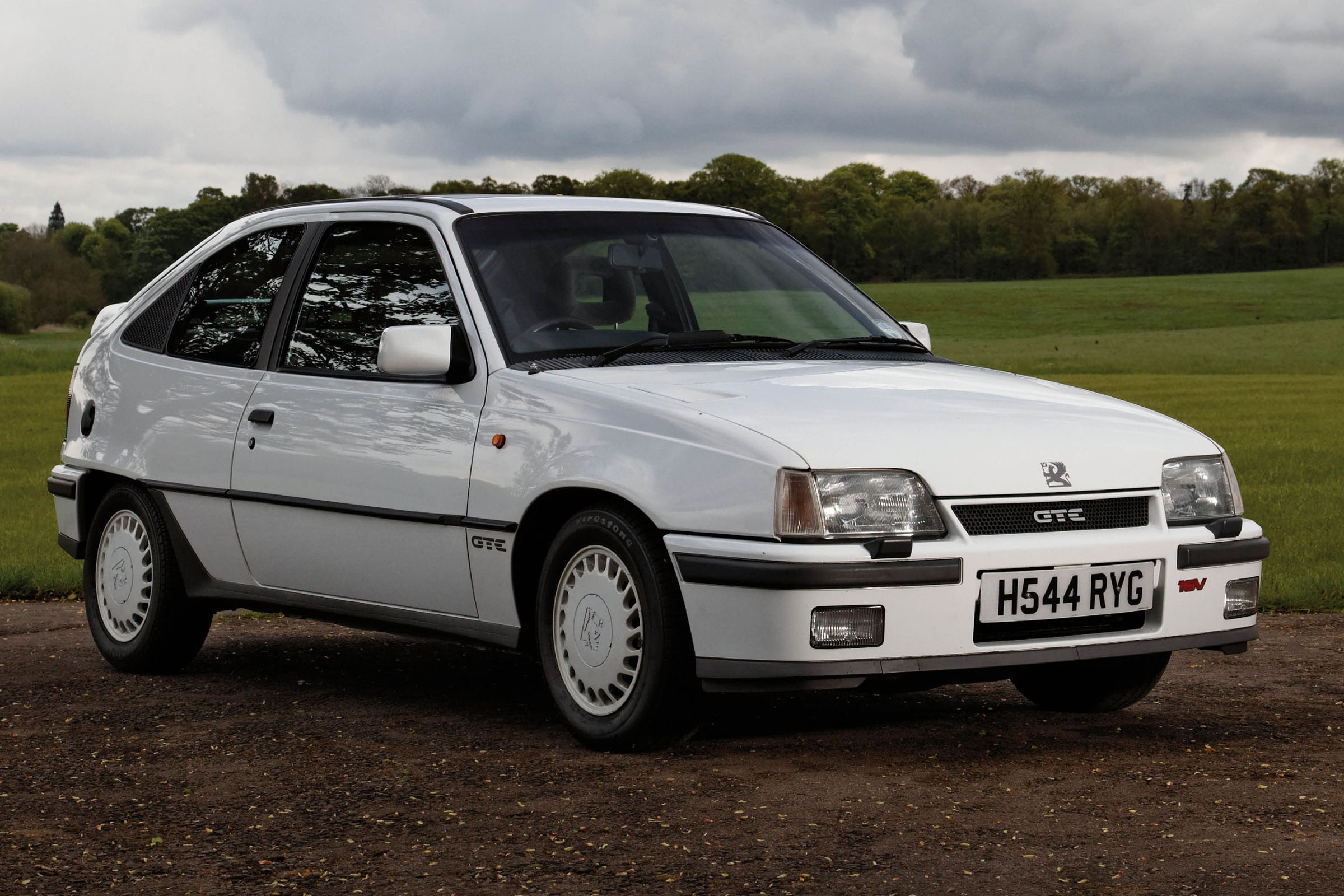 Vauxhall Astra GTE 16v front
