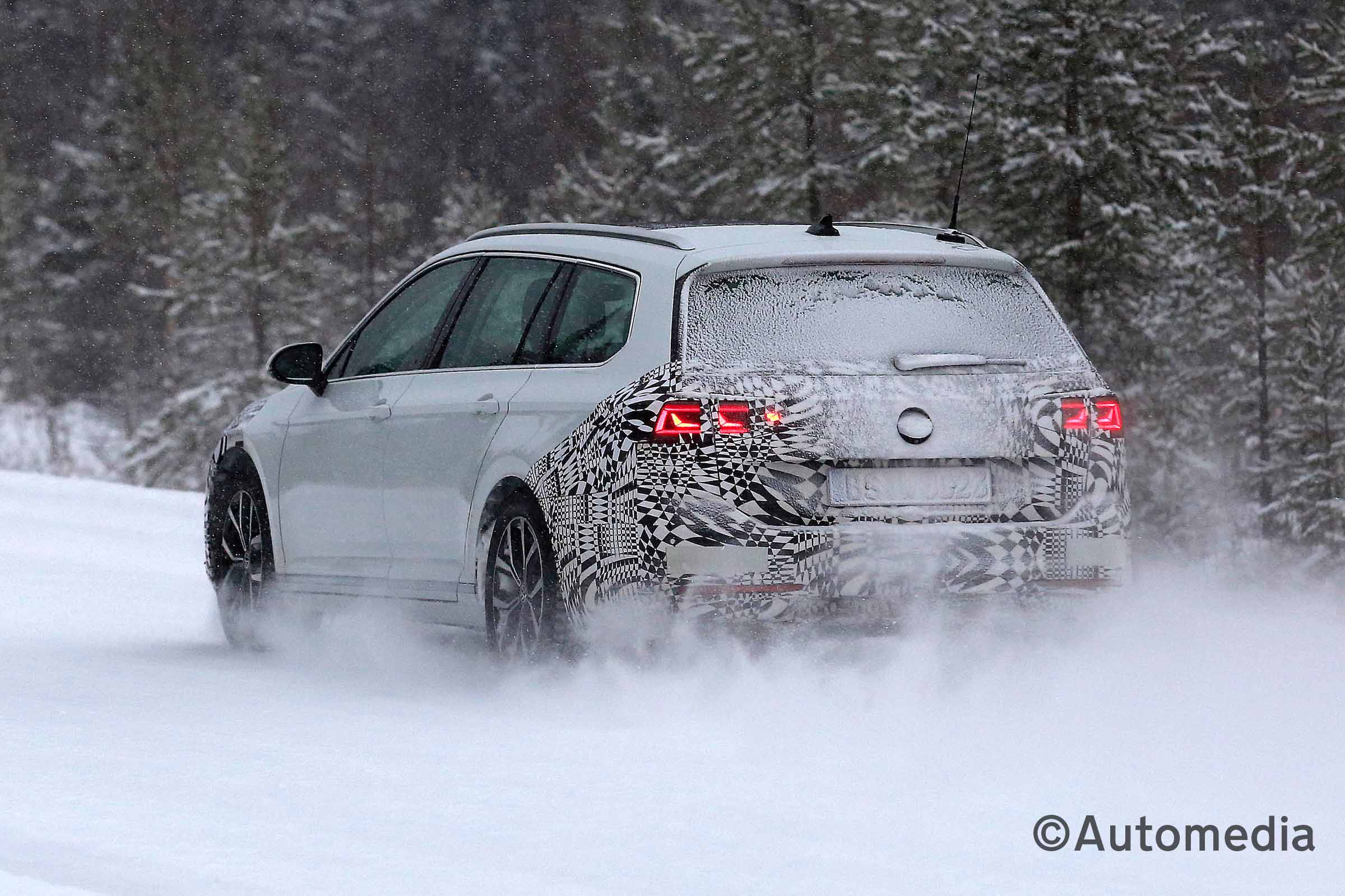 2019 Volkswagen Passat Estate spy shot rear