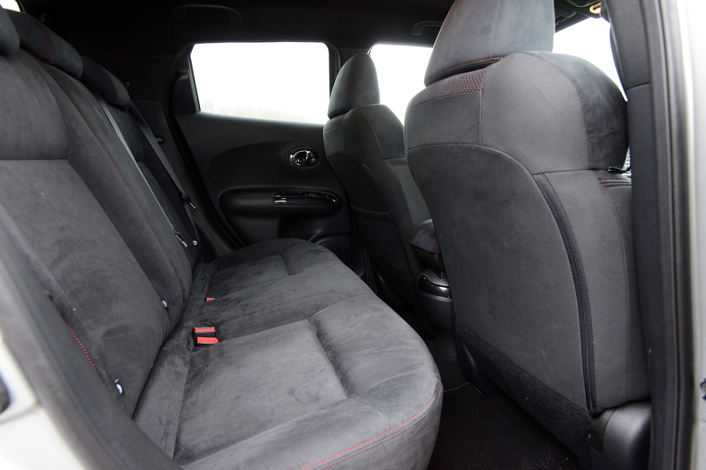 Nissan Juke Nismo RS rear seats