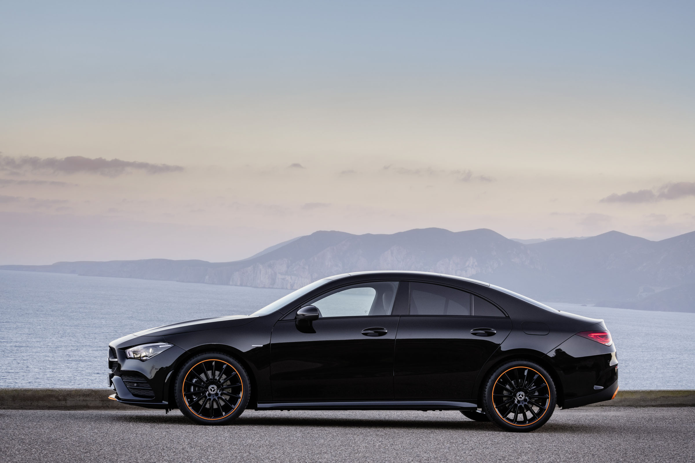 Mercedes CLA side