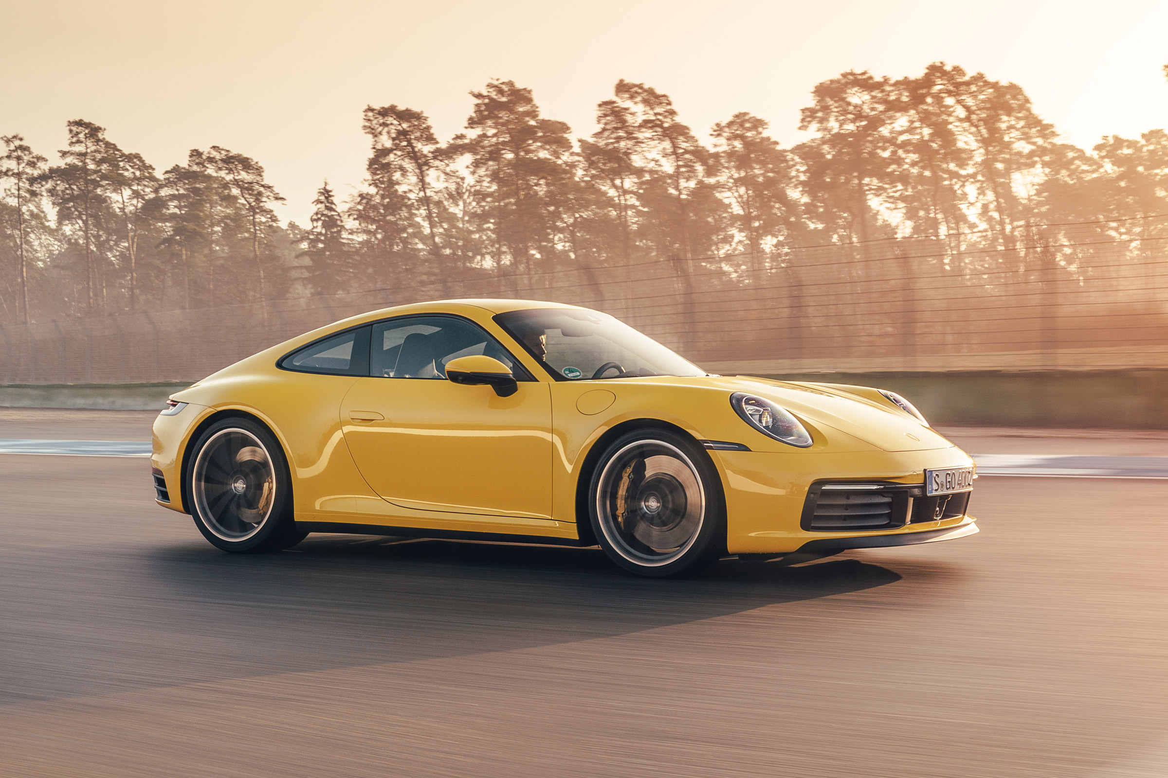 Porsche 911 coupe side track