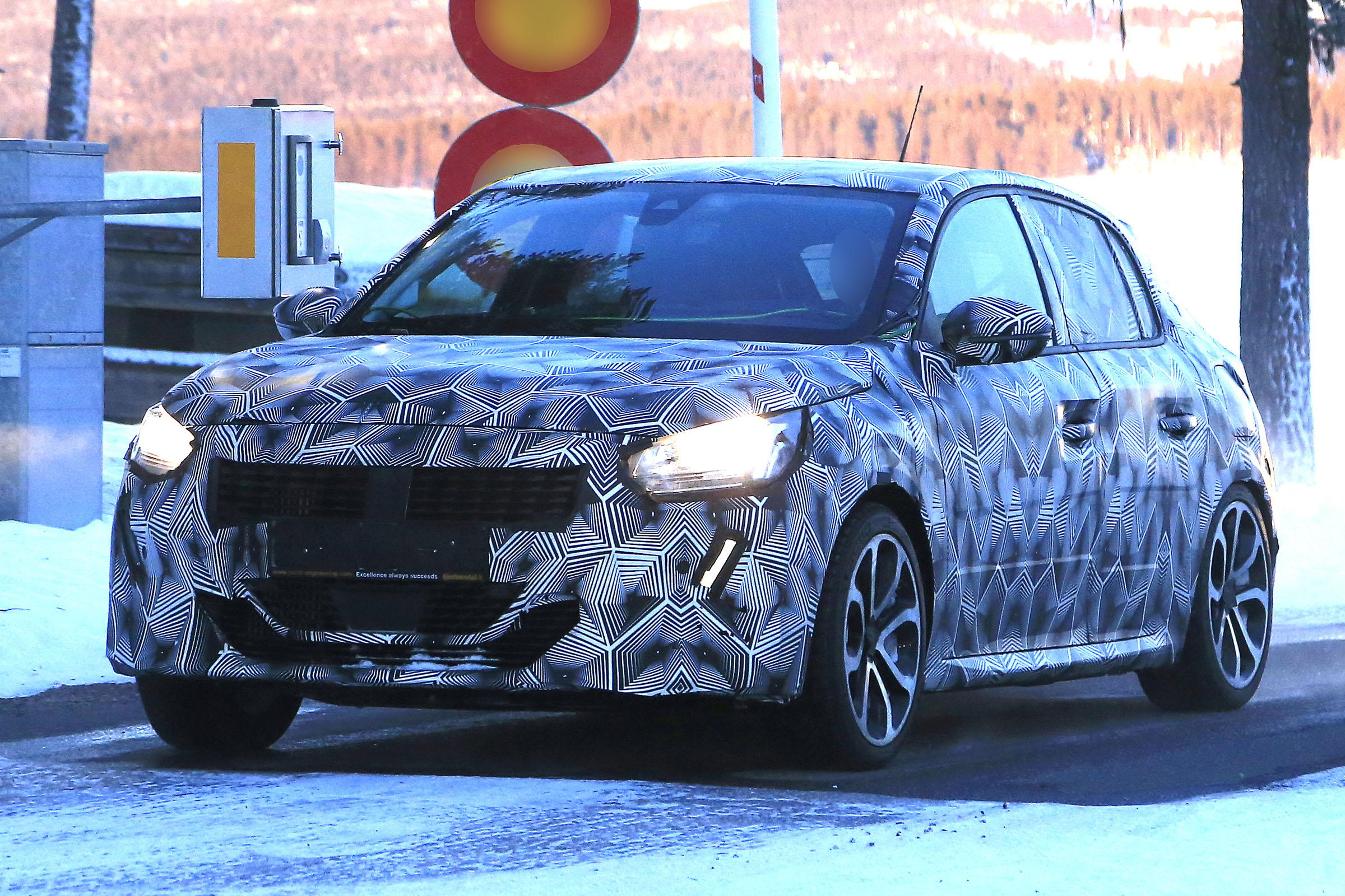 Peugeot 208 front