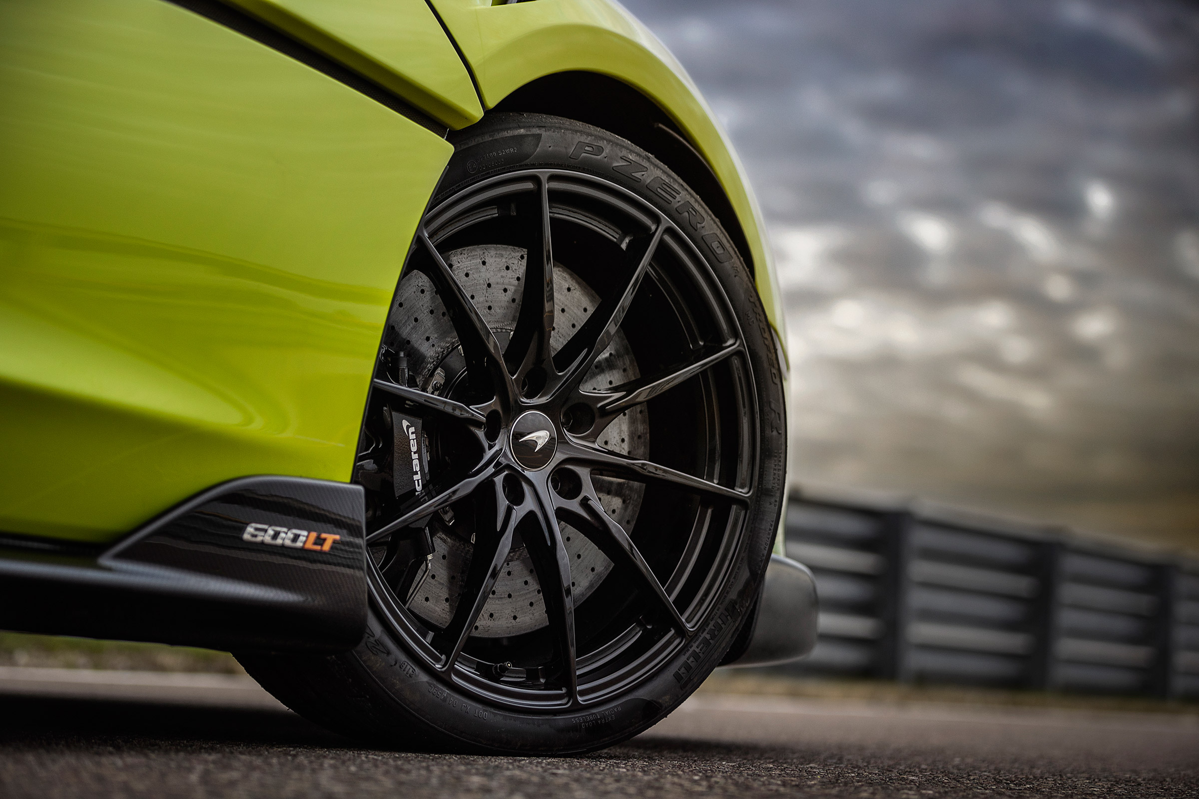 McLaren 600LT Spider convertible wheel
