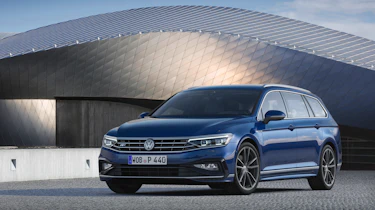 2019 Volkswagen Passat front